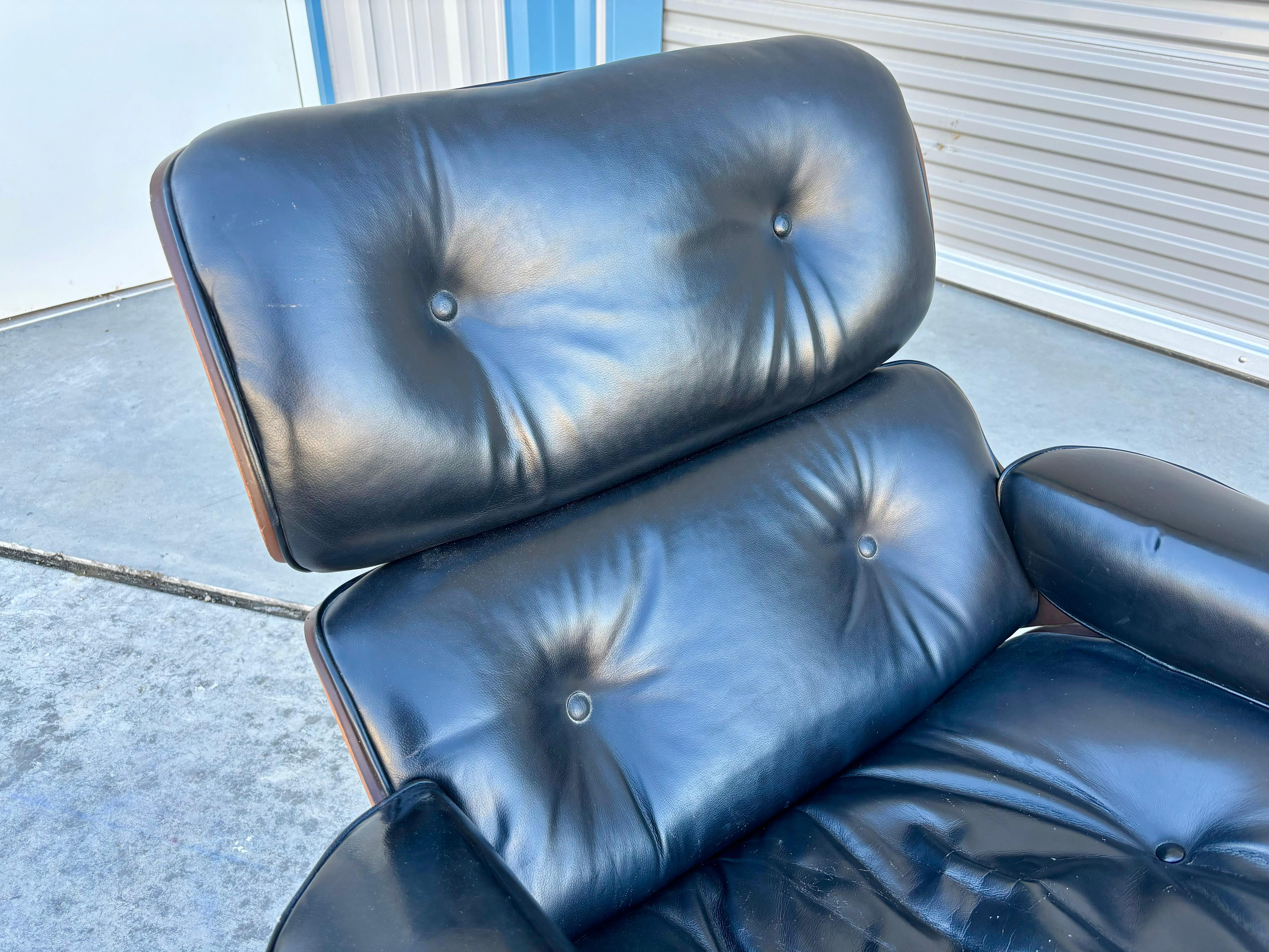 Chaise longue en noyer et cuir du milieu du siècle, d'après Herman Miller, années 1970 en vente 1