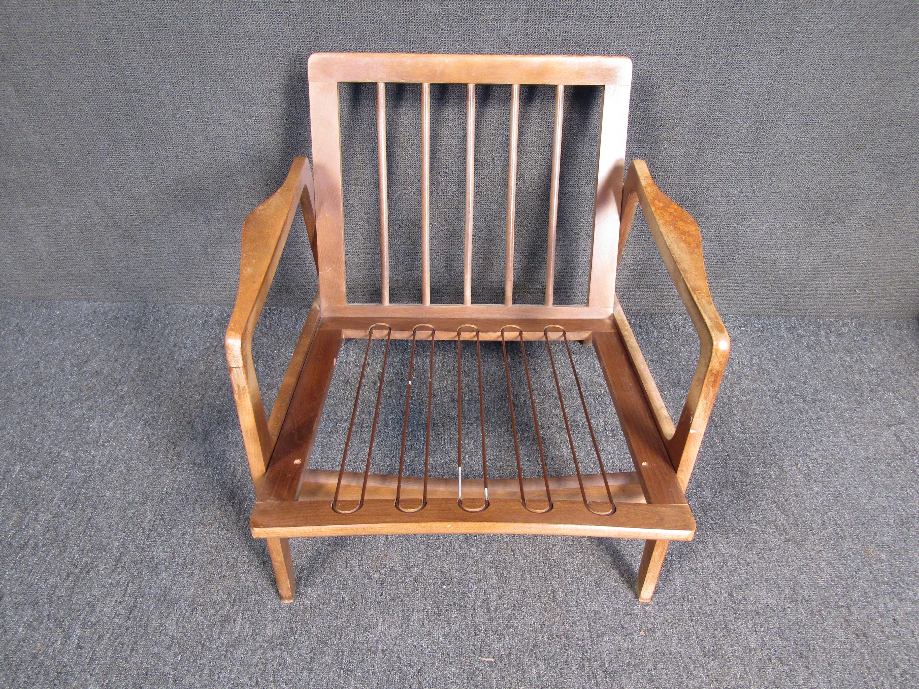 Mid-Century Modern Mid-Century Walnut Lounge Chair 