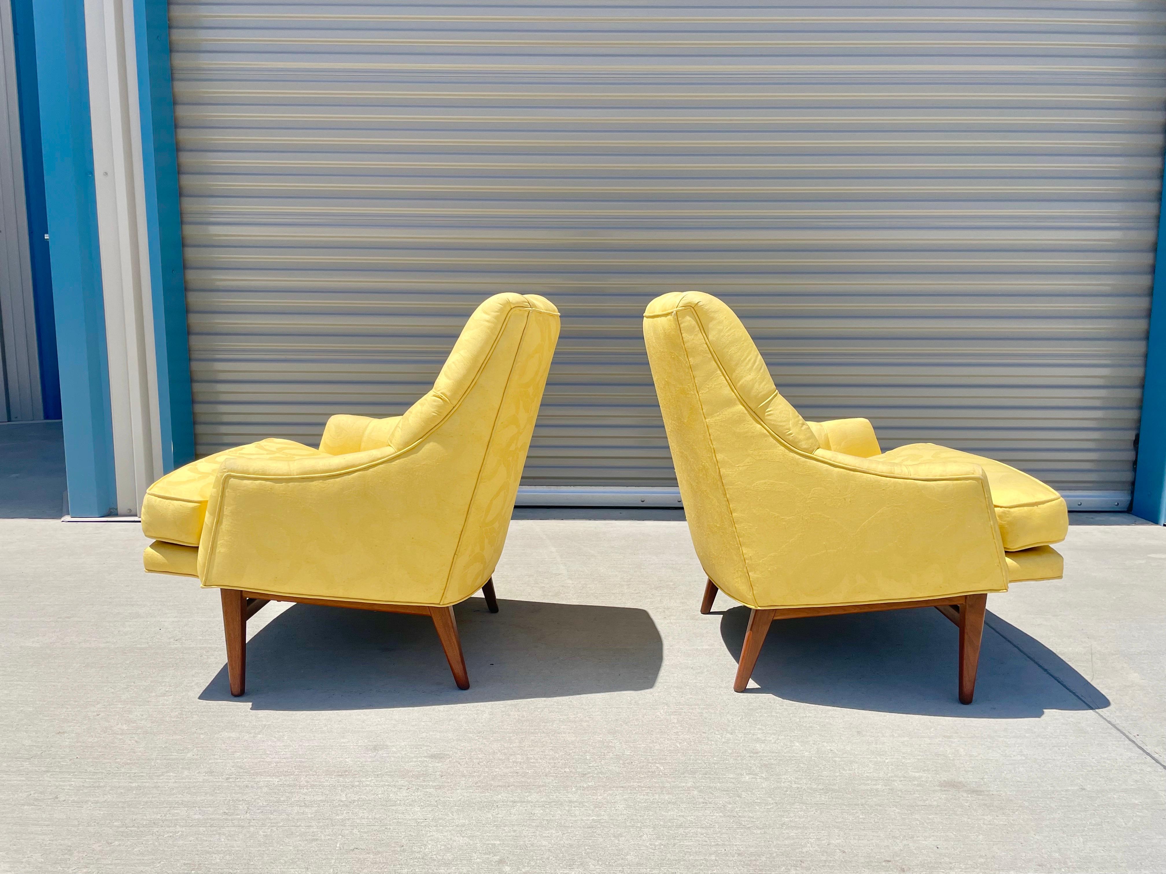 Midcentury Walnut Lounge Chairs Attributed to Monteverdi Young, a Pair In Good Condition For Sale In North Hollywood, CA