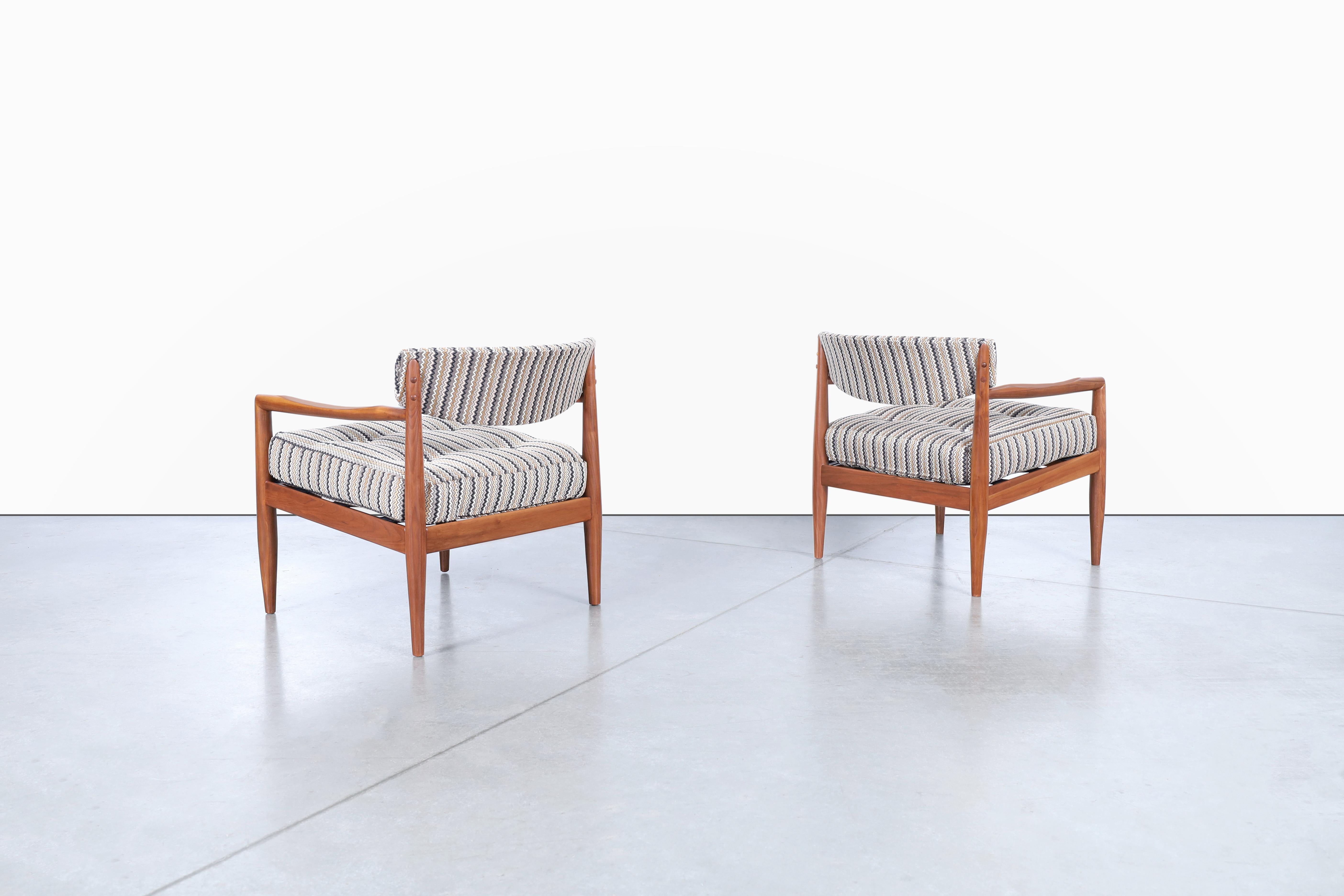 Mid-Century moderno Sedie da salotto in noce di metà secolo di Adrian Pearsall per Craft Associates in vendita