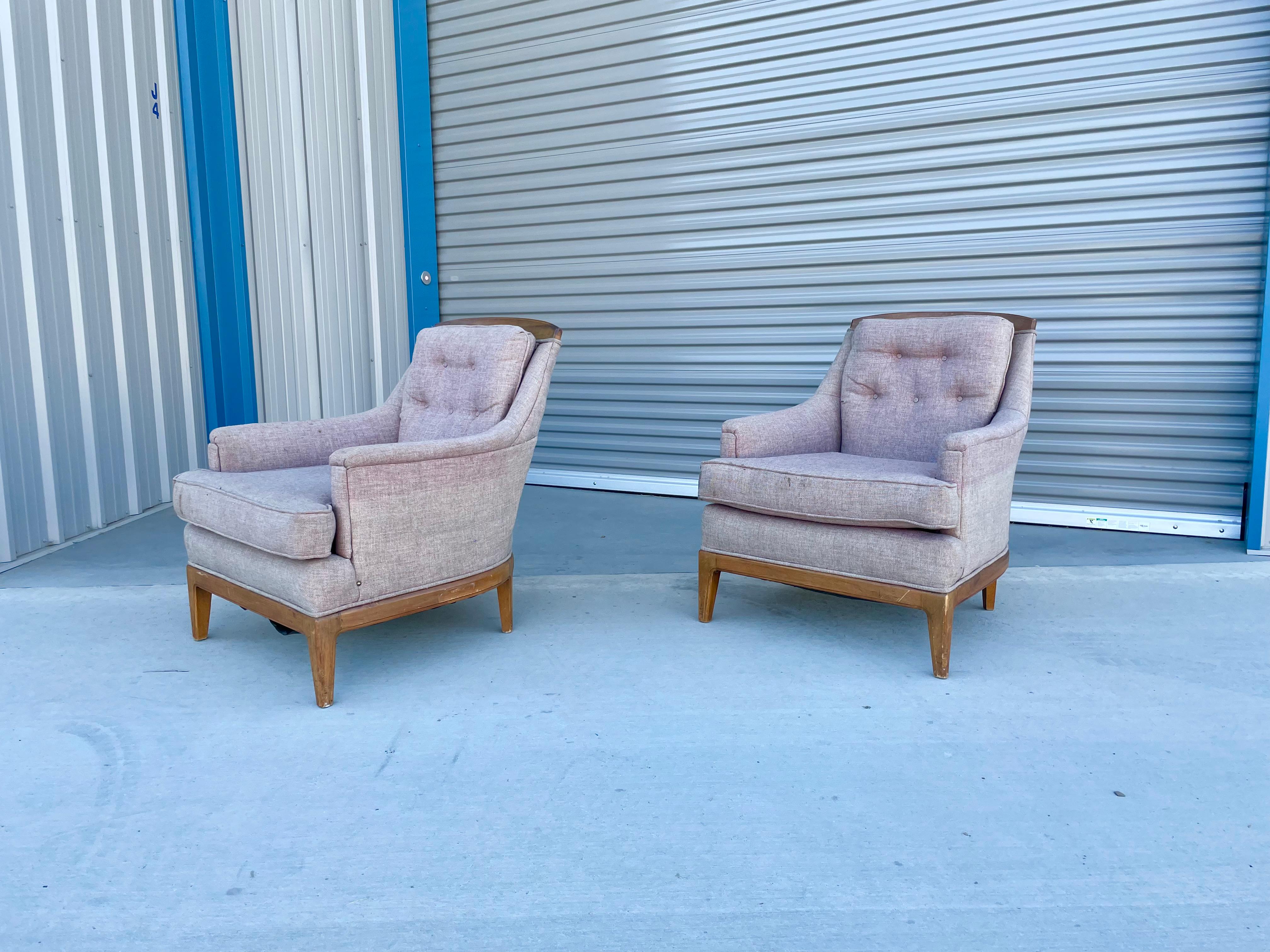 Mid Century Nussbaum Lounge Stühle (amerikanisch) im Angebot