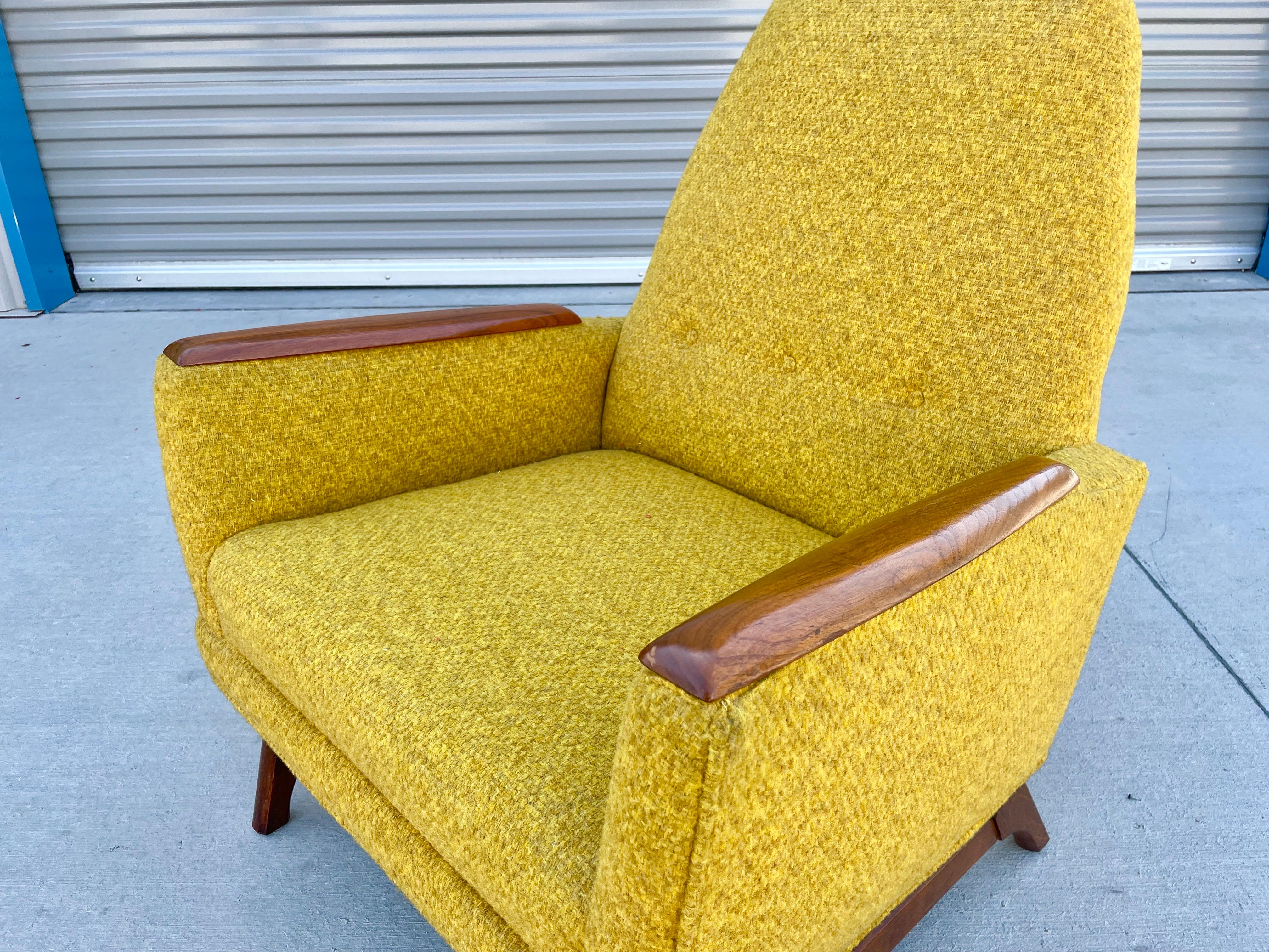 Midcentury Walnut Lounge Chairs in the Style of Adrian Pearsall For Sale 5