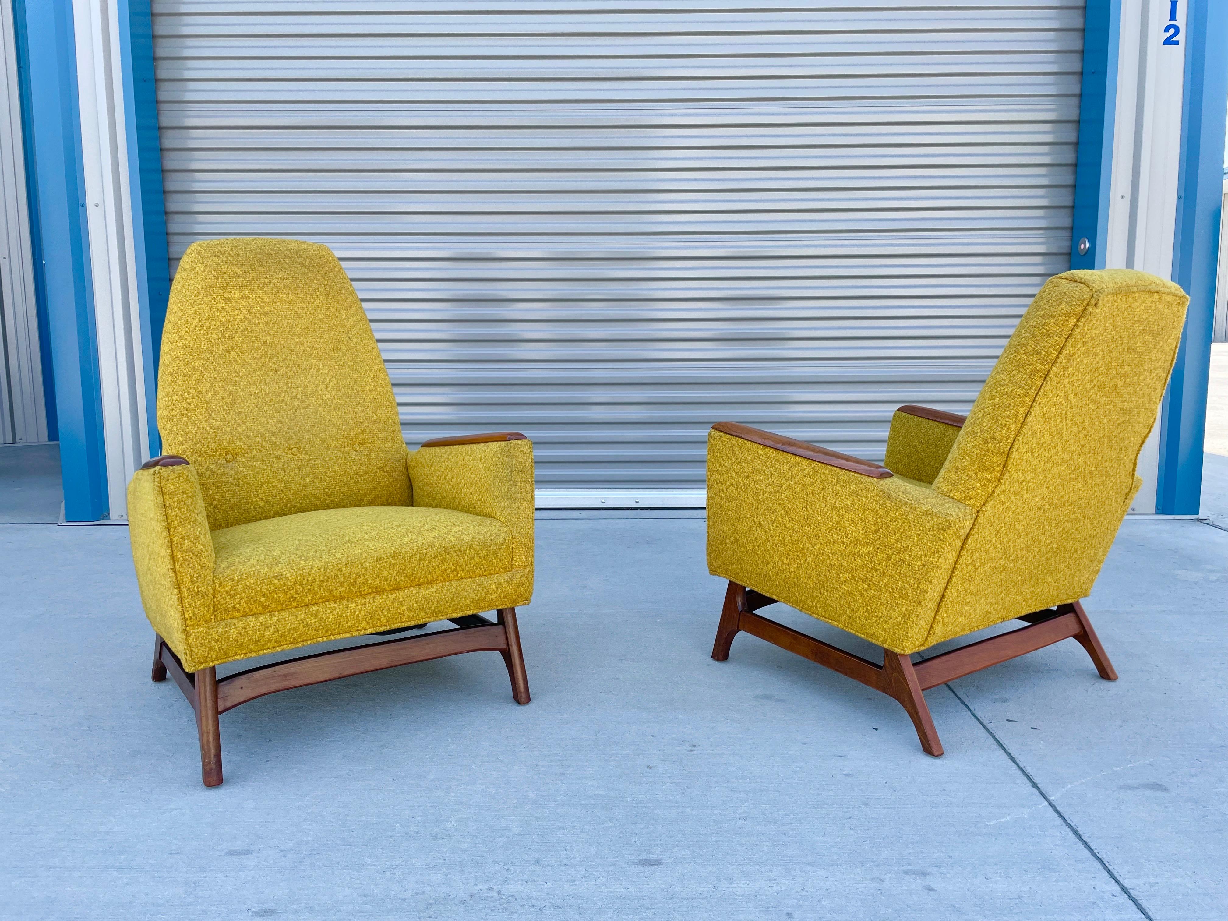 American Midcentury Walnut Lounge Chairs in the Style of Adrian Pearsall For Sale