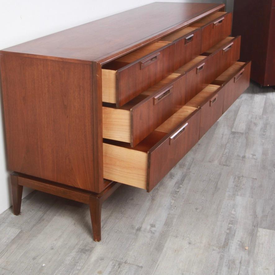 Mid Century Walnut Low Dresser by United Furniture In Good Condition In New London, CT