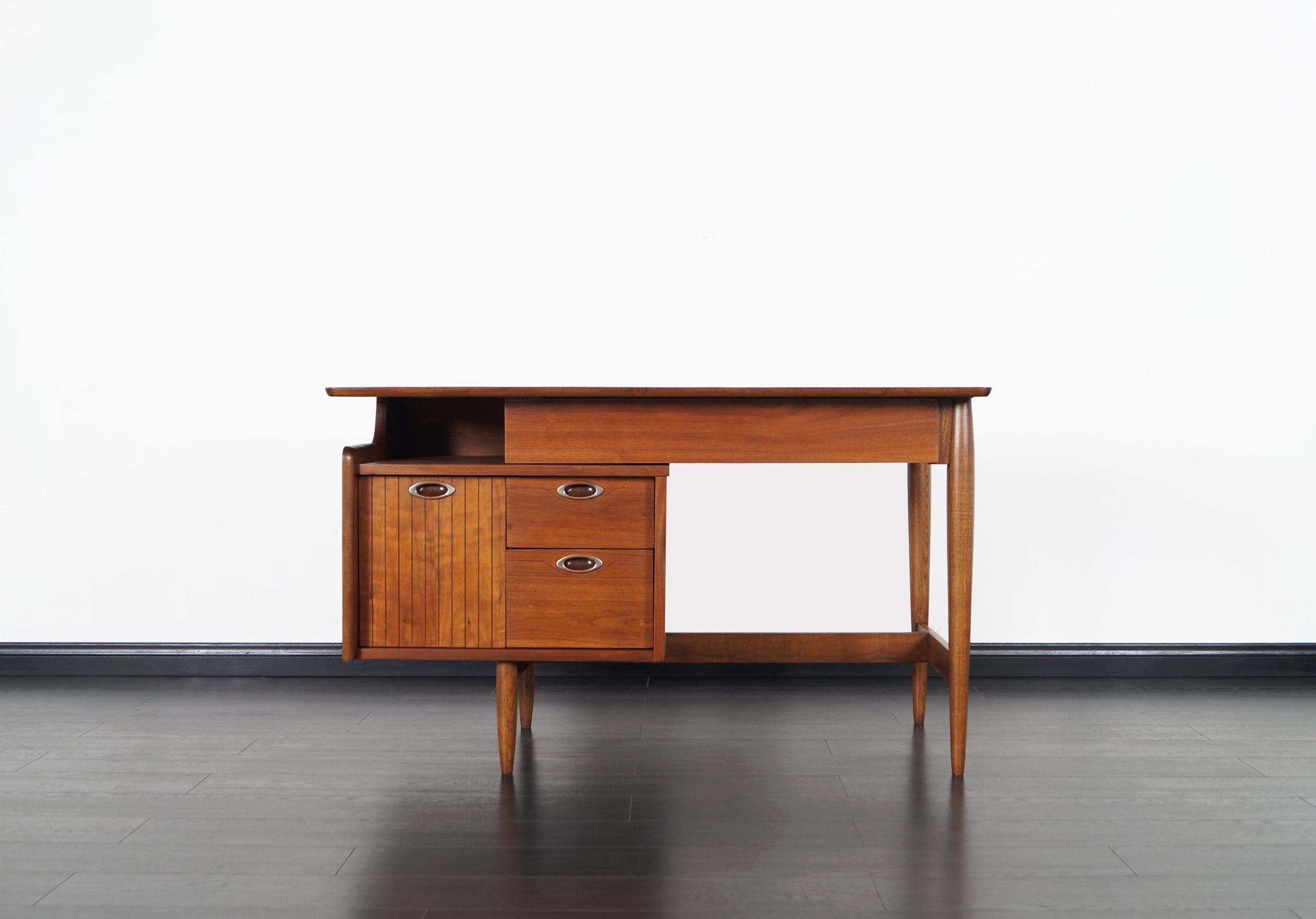 mainline hooker desk