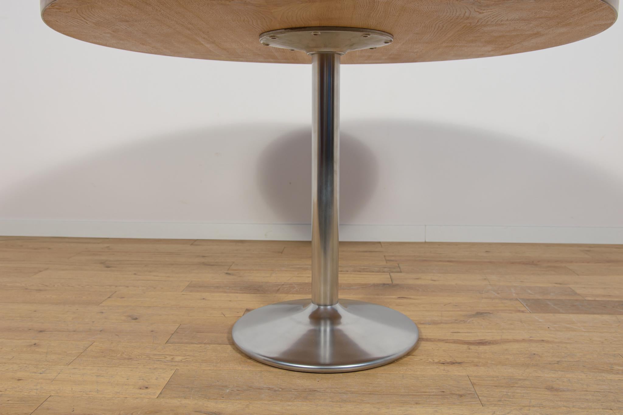 Mid-Century Walnut Modern Round Dining Table, Denmark, 1970s For Sale 1