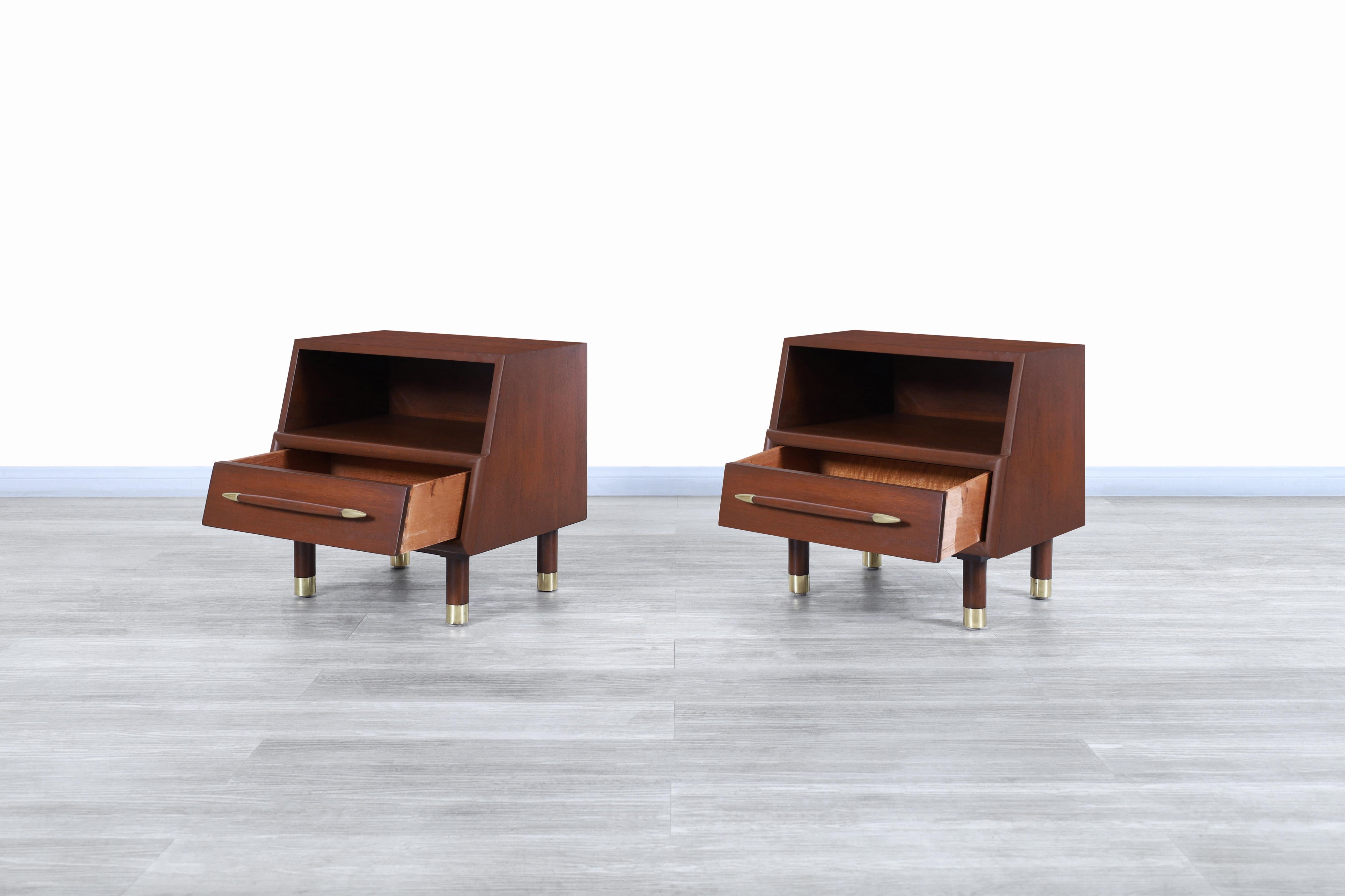 Midcentury Walnut Nightstands by John Keal for Brown Saltman In Excellent Condition For Sale In North Hollywood, CA