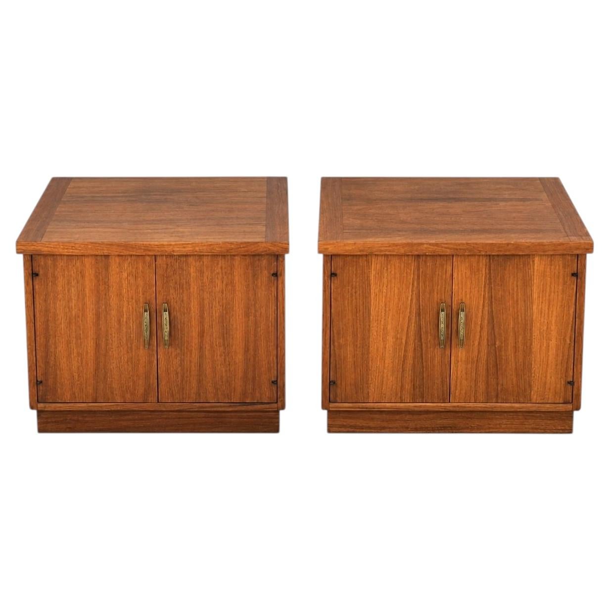 Nachttische aus Nussbaumholz von Lane Furniture, Mitte des Jahrhunderts, Paar