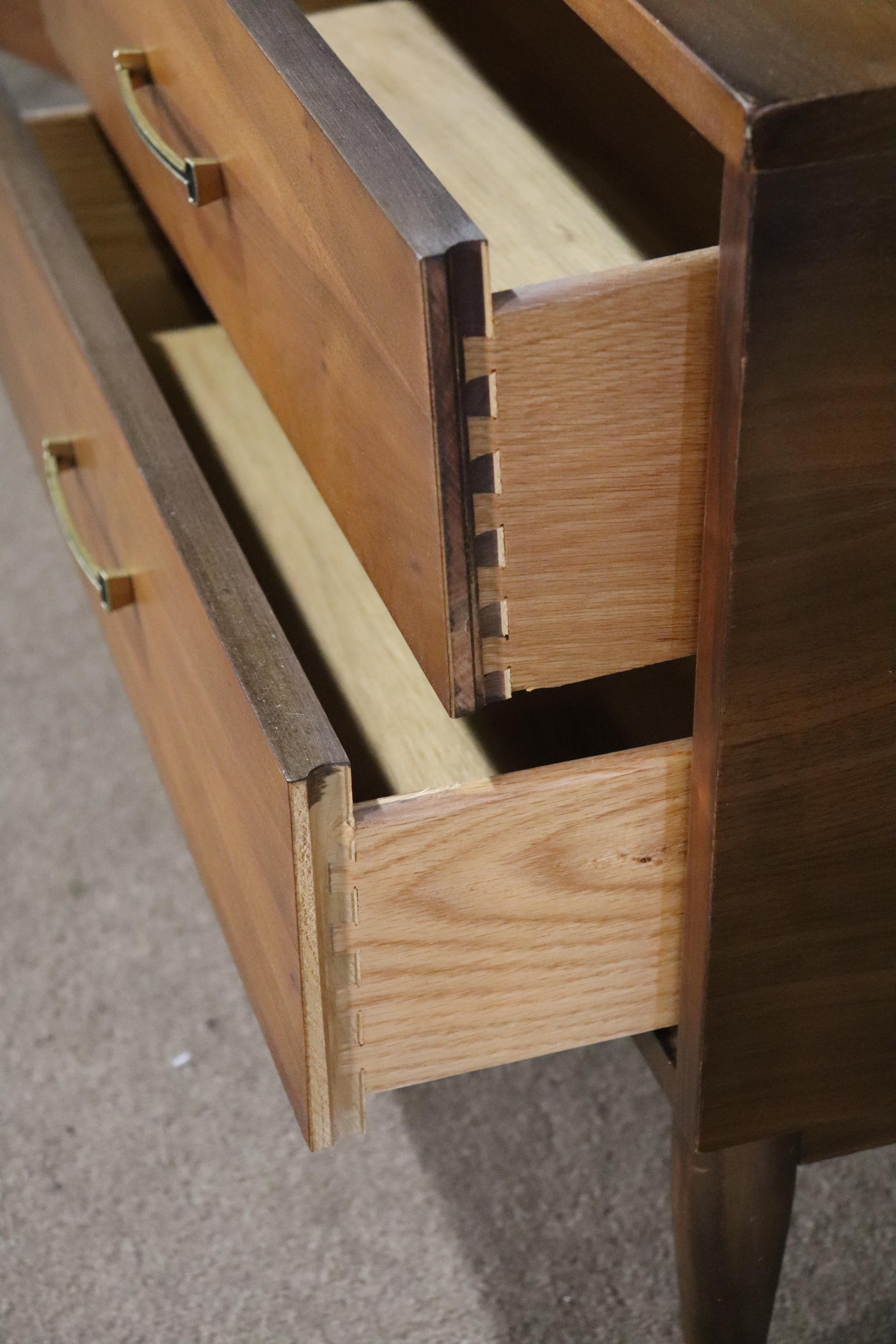 Mid-Century Walnut Nightstands In Good Condition For Sale In Brooklyn, NY