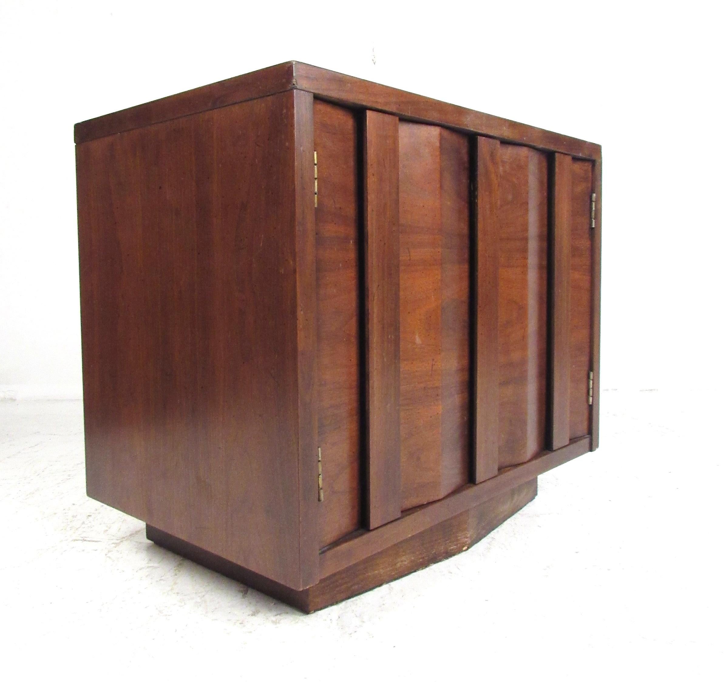 Midcentury Walnut Nightstands In Fair Condition For Sale In Brooklyn, NY