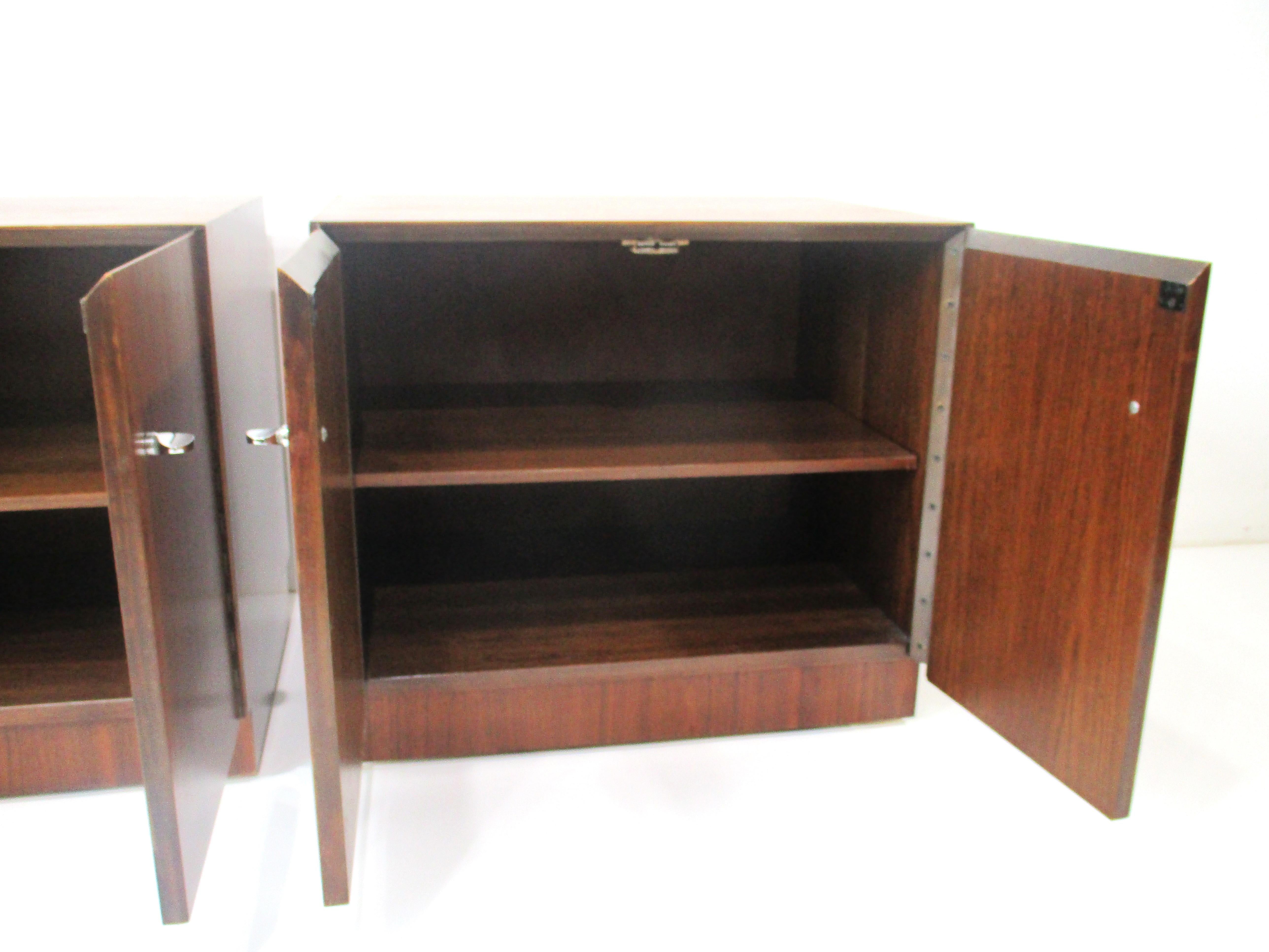 Mid Century Walnut Nightstands in the style of Thayer Coggin  For Sale 3
