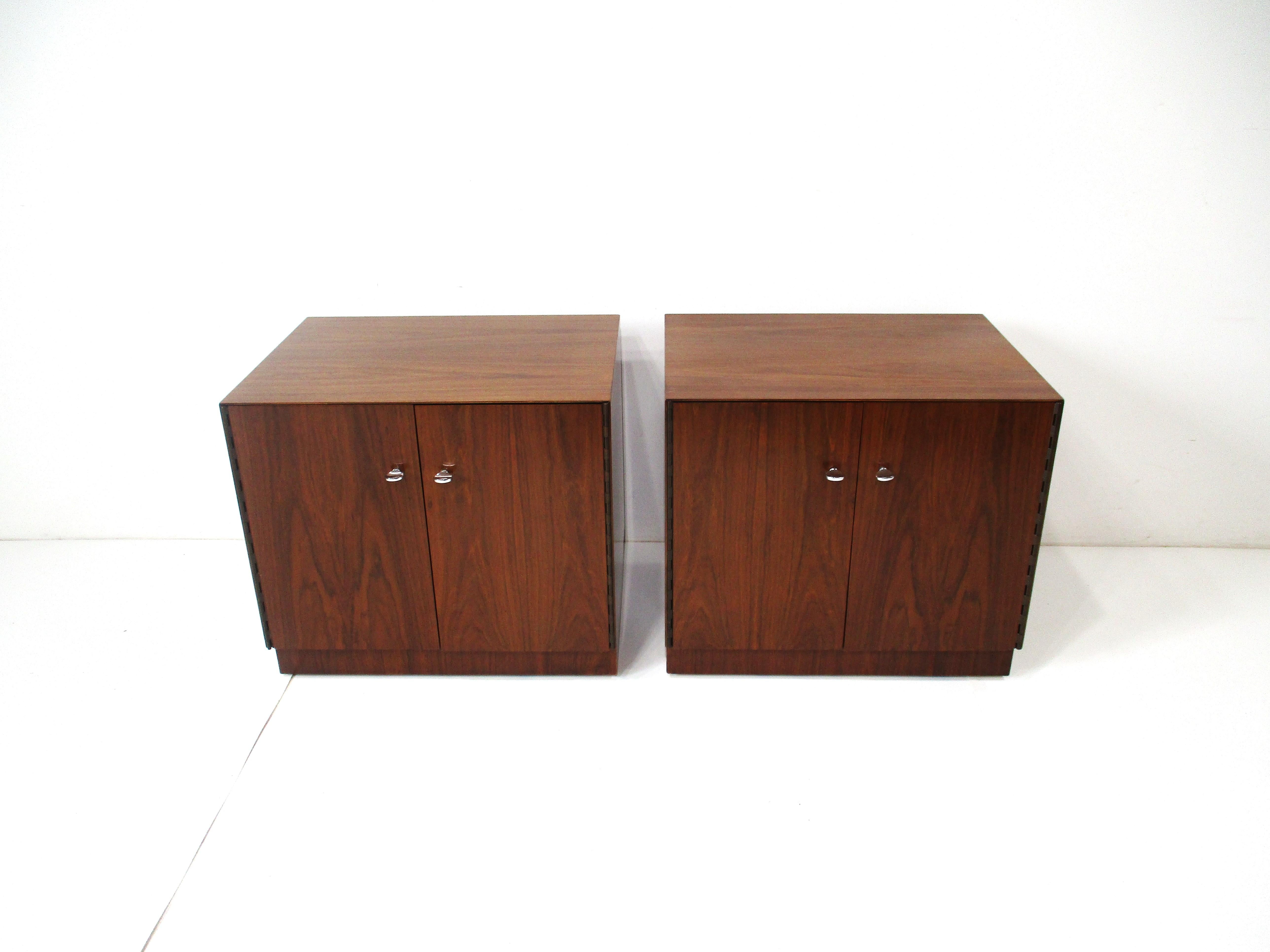 Mid Century Walnut Nightstands in the style of Thayer Coggin  For Sale 5