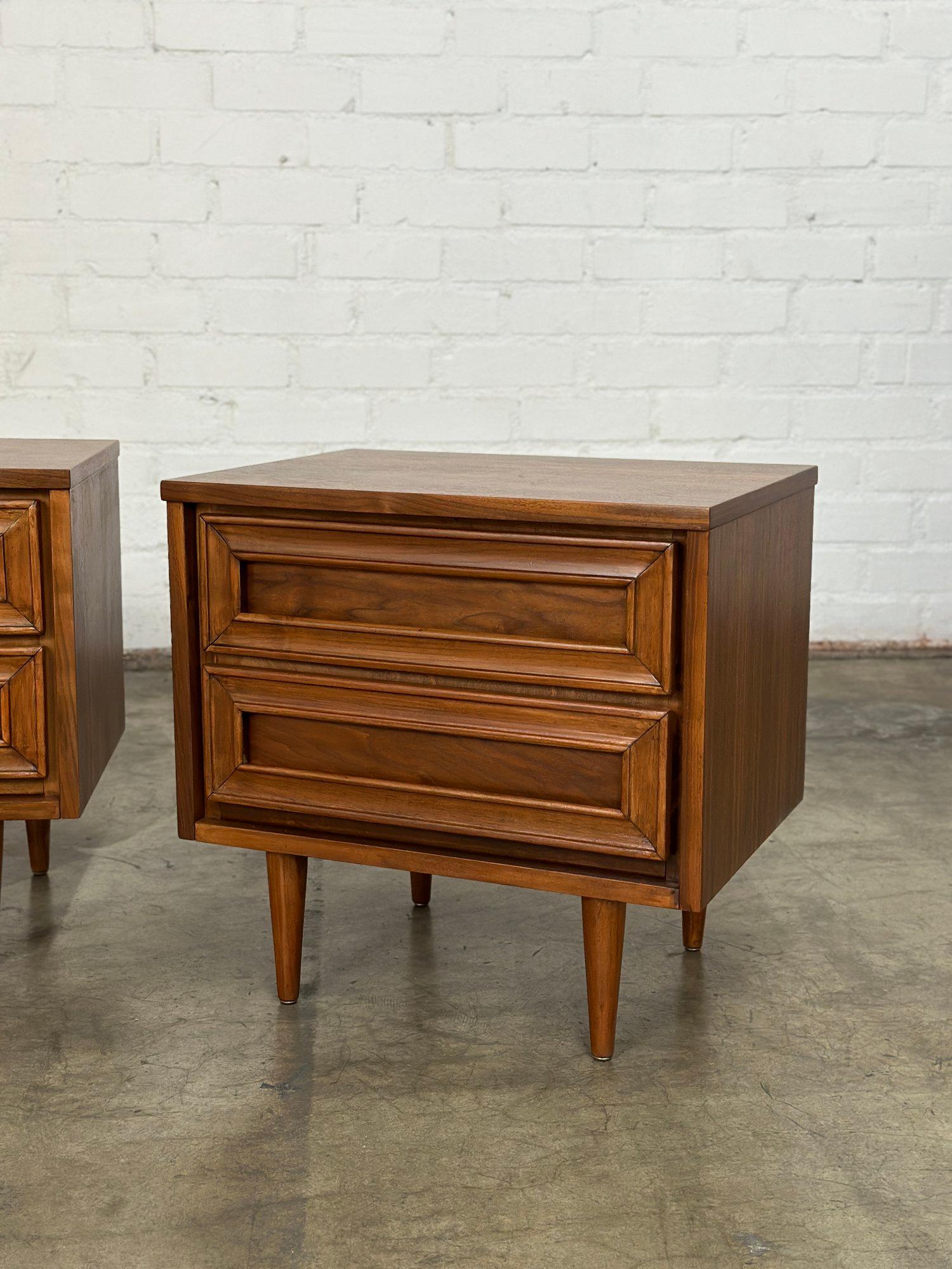 W22 D16 H21.5

Fully restored minimal walnut nightstands. Each unit is structurally sound and fully functional. Drawers feature encased fronts that serve as handles. Price is for the pair. 