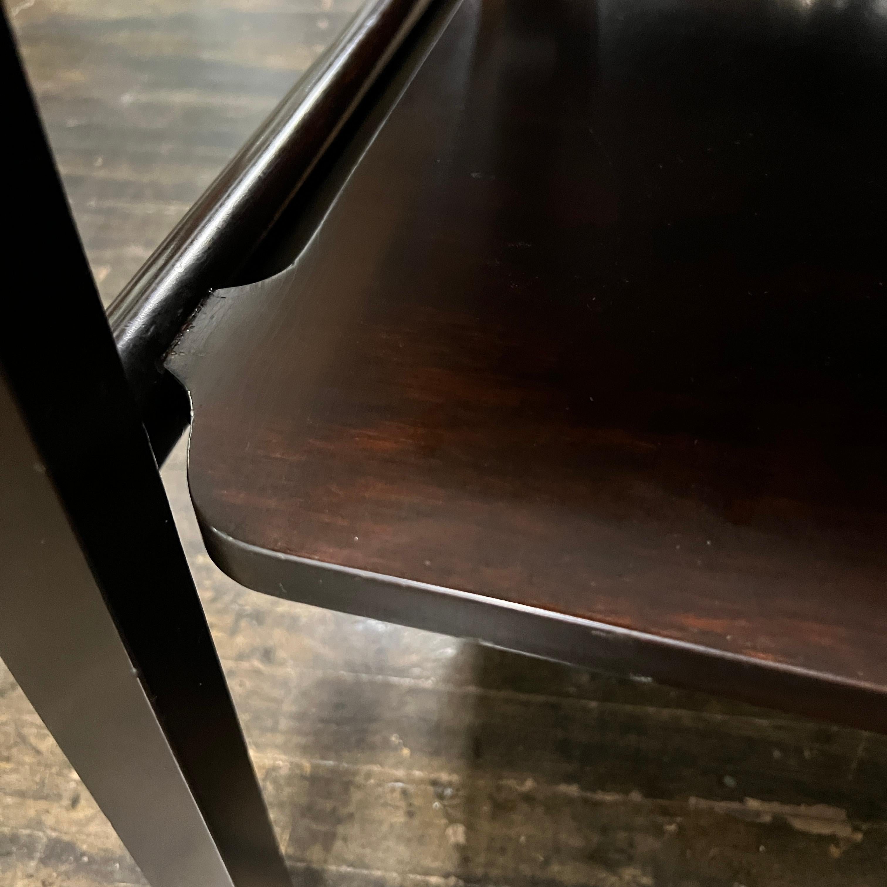 Pelle Tavolo Occasionale in noce di metà secolo di Edward Wormley per Dunbar Furniture in vendita