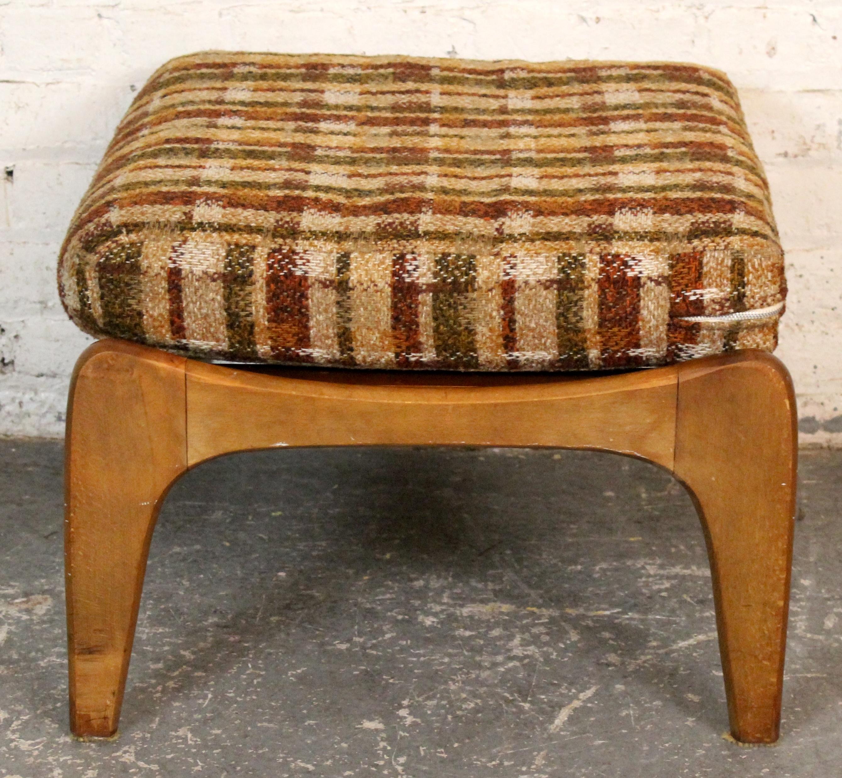 Mid-Century Modern Pouf en noyer du milieu du siècle par Adrian Pearsall pour Craft Associates en vente