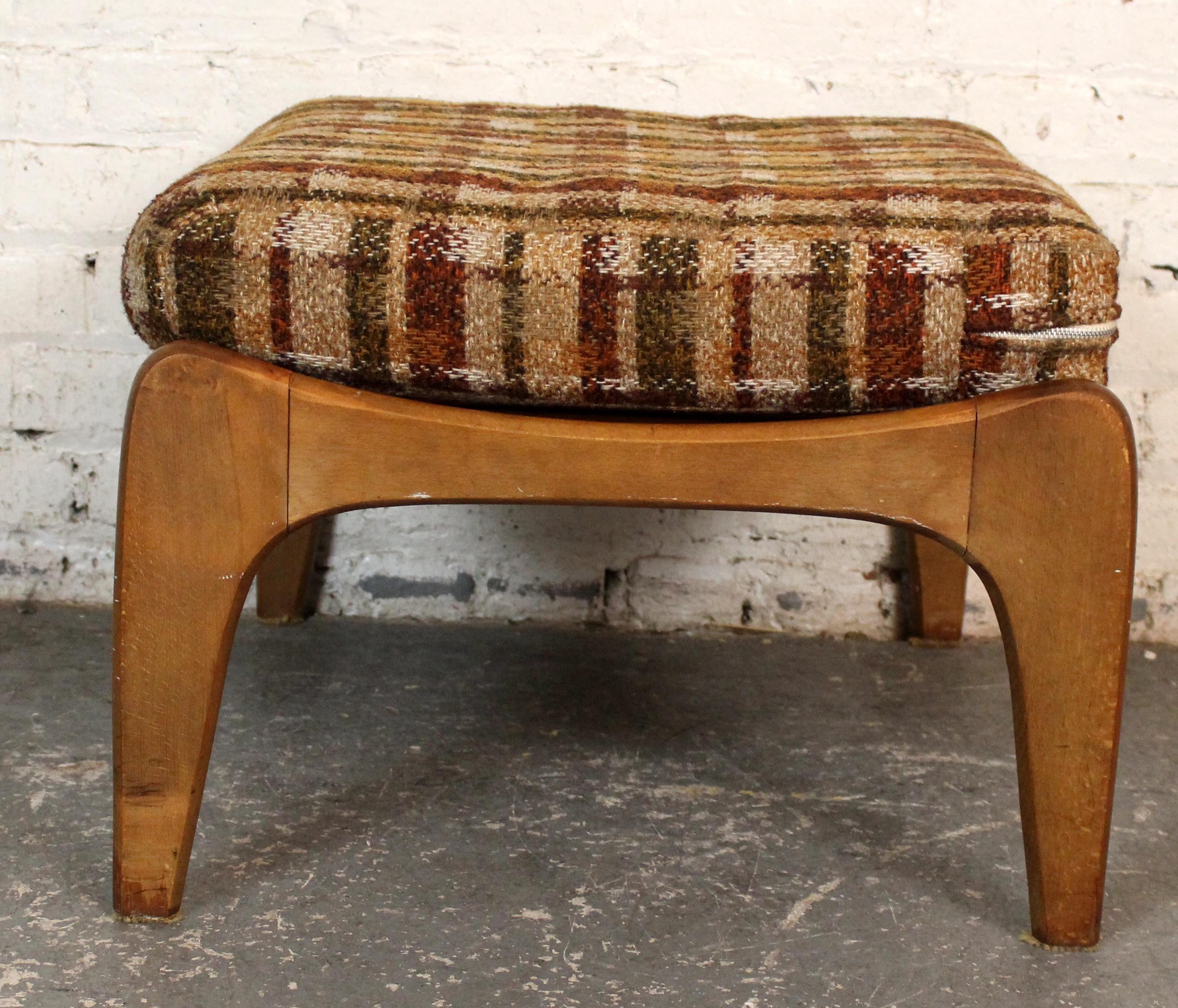Américain Pouf en noyer du milieu du siècle par Adrian Pearsall pour Craft Associates en vente