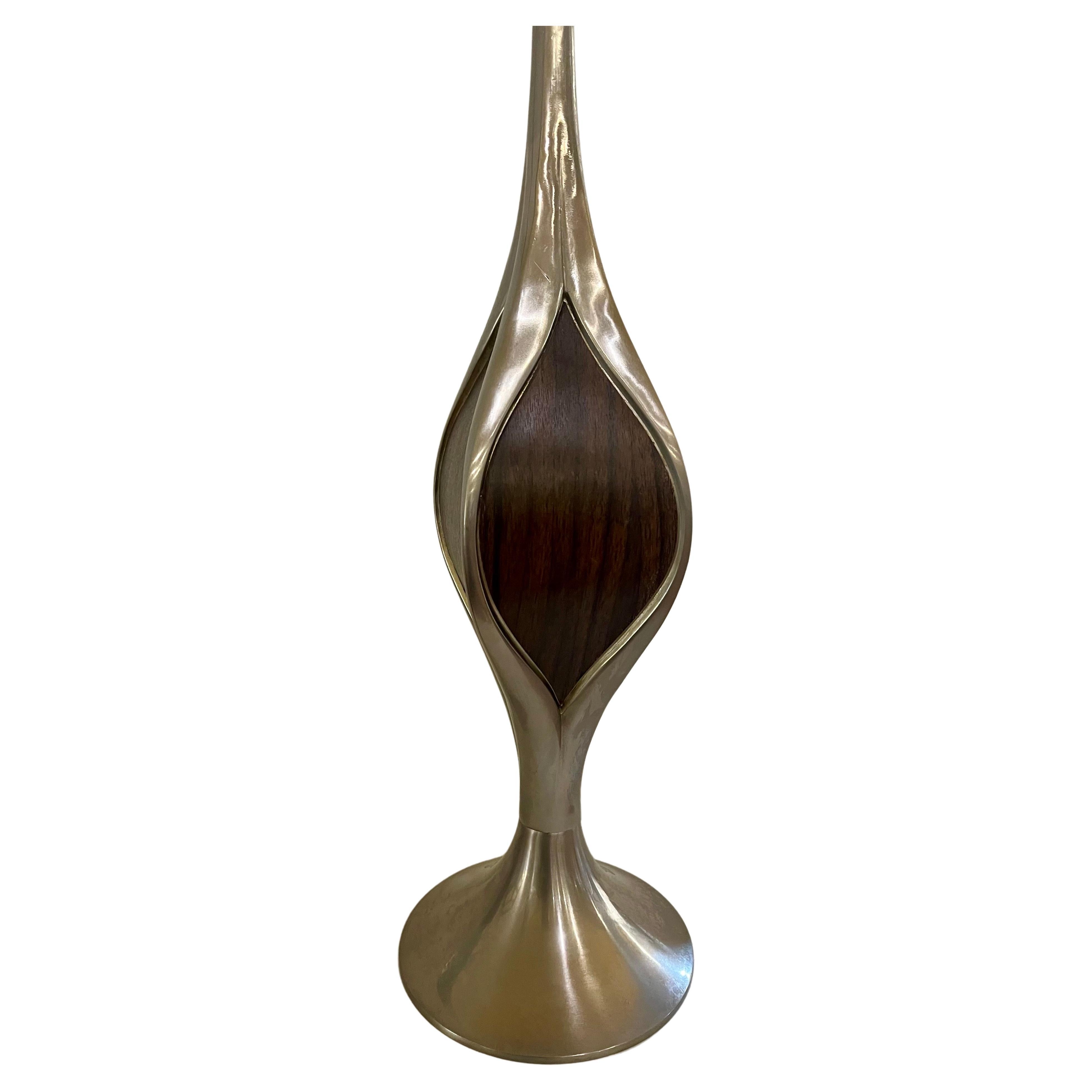 Mid Century Walnut & Polished Cast Aluminum Laurel Lighting company table Lamp In Good Condition For Sale In San Diego, CA