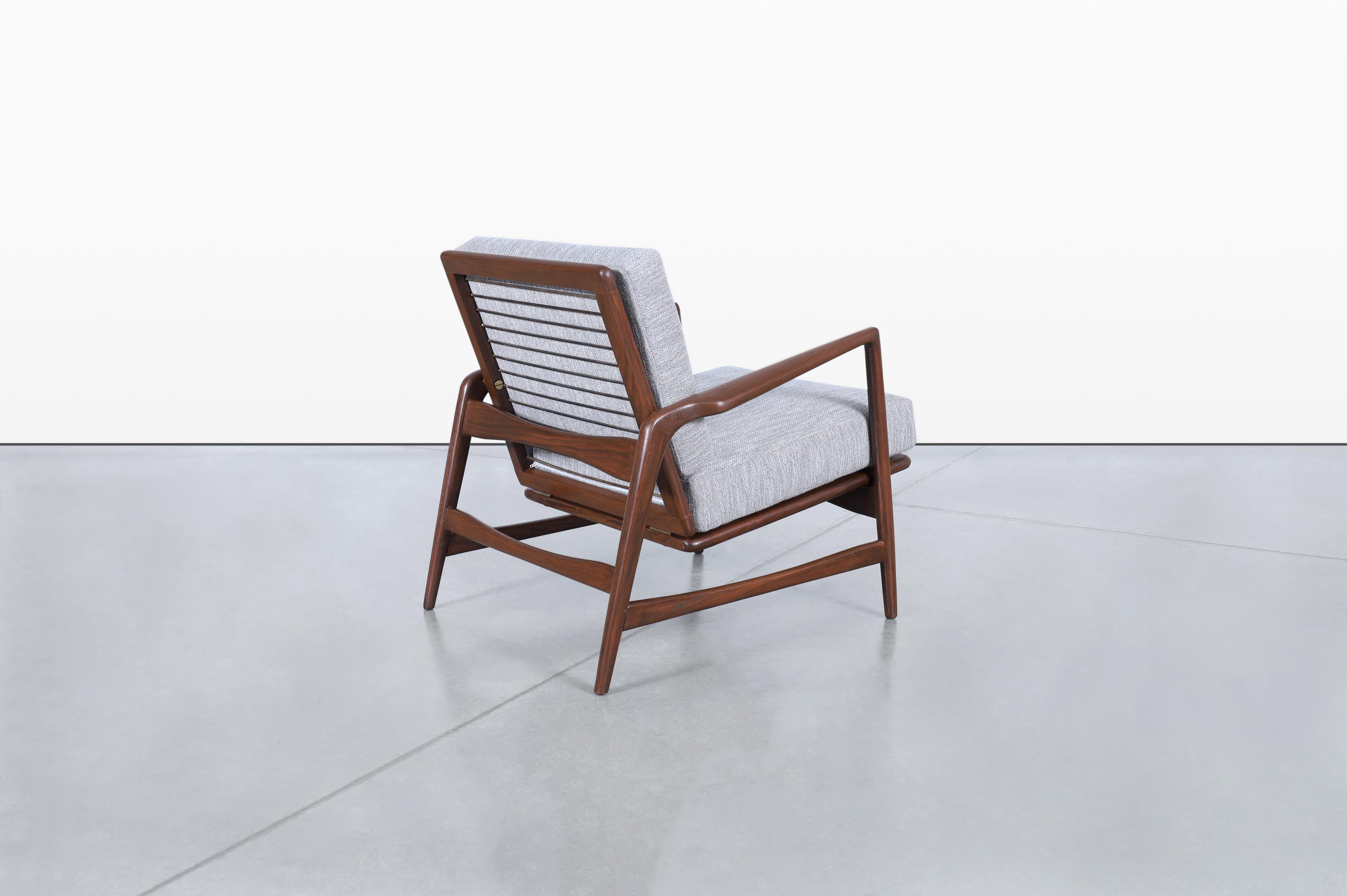 Mid-Century Walnut Reclining Lounge Chairs by Ib Kofod Larsen for Selig in vendita 4