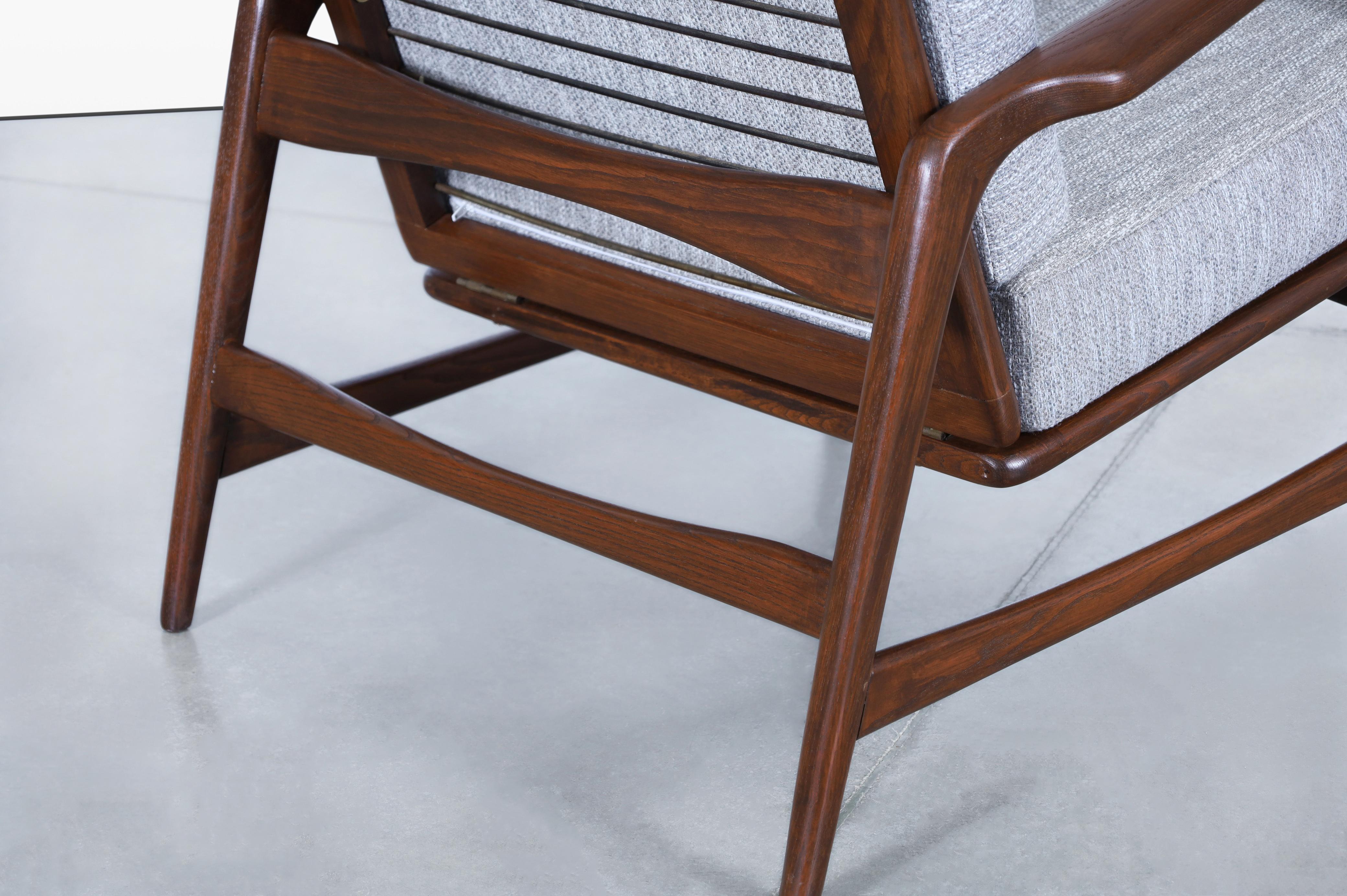 Mid-Century Walnut Reclining Lounge Chairs by Ib Kofod Larsen for Selig in vendita 6