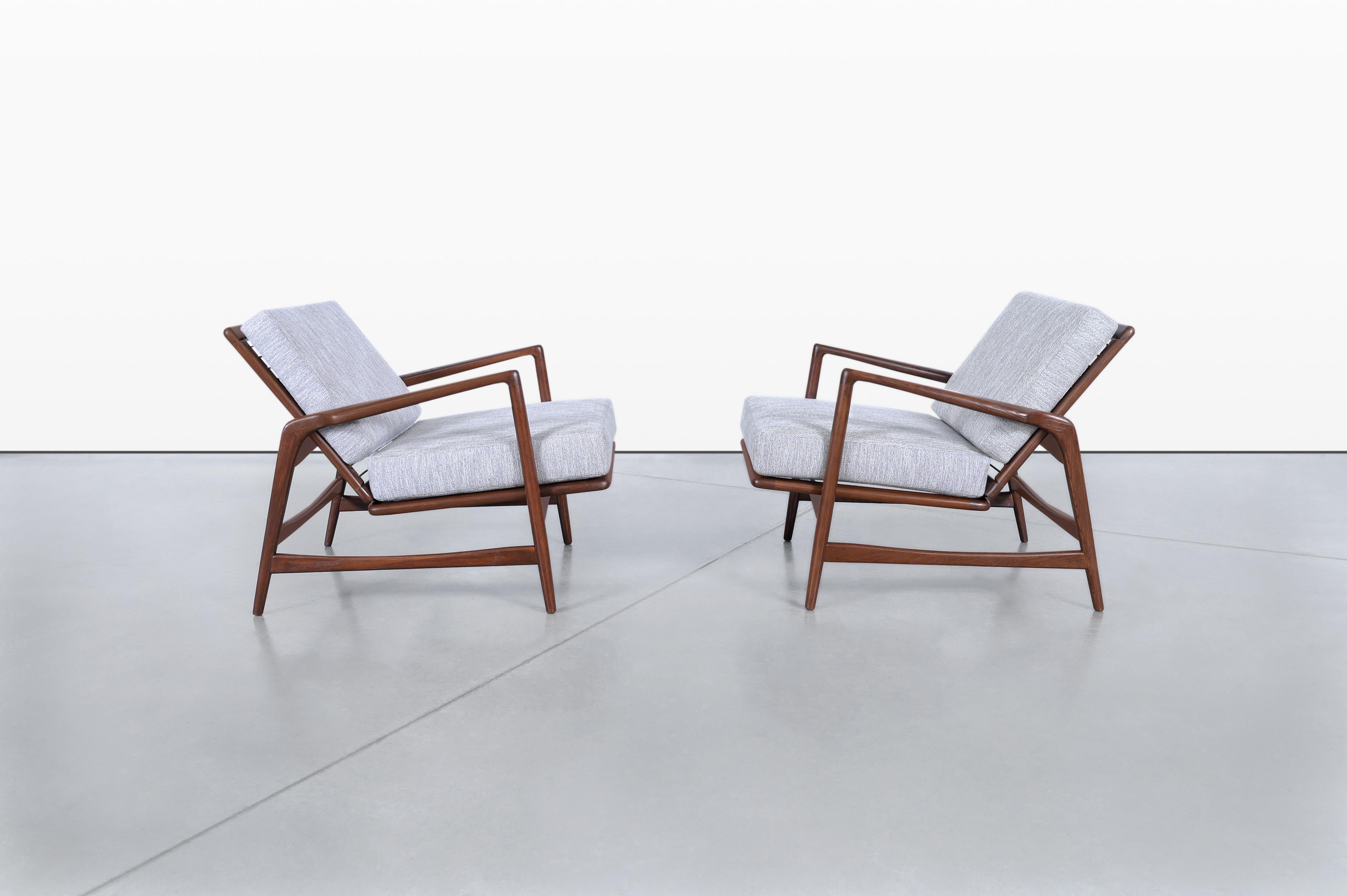Danese Mid-Century Walnut Reclining Lounge Chairs by Ib Kofod Larsen for Selig in vendita