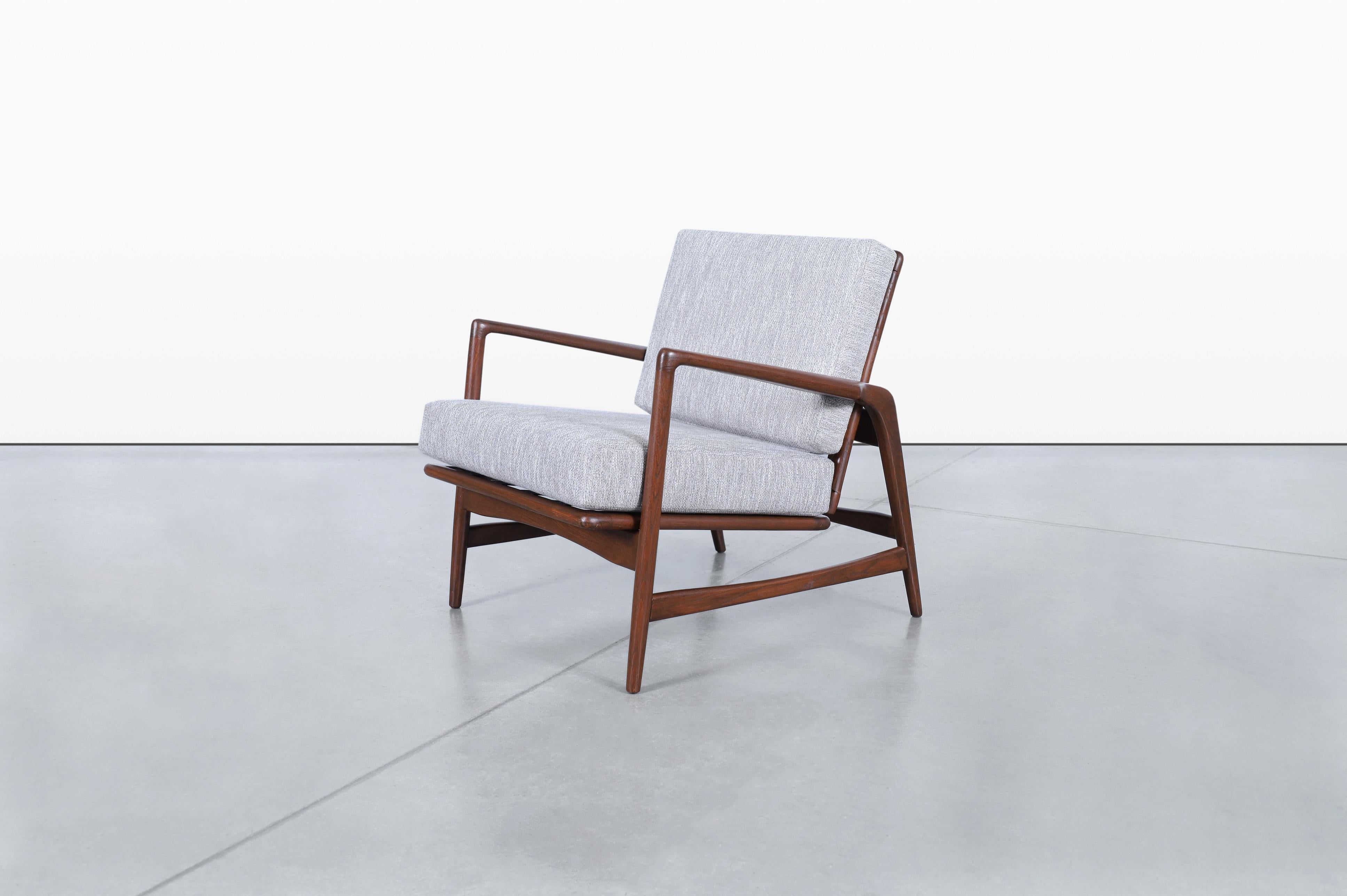 Metà XX secolo Mid-Century Walnut Reclining Lounge Chairs by Ib Kofod Larsen for Selig in vendita