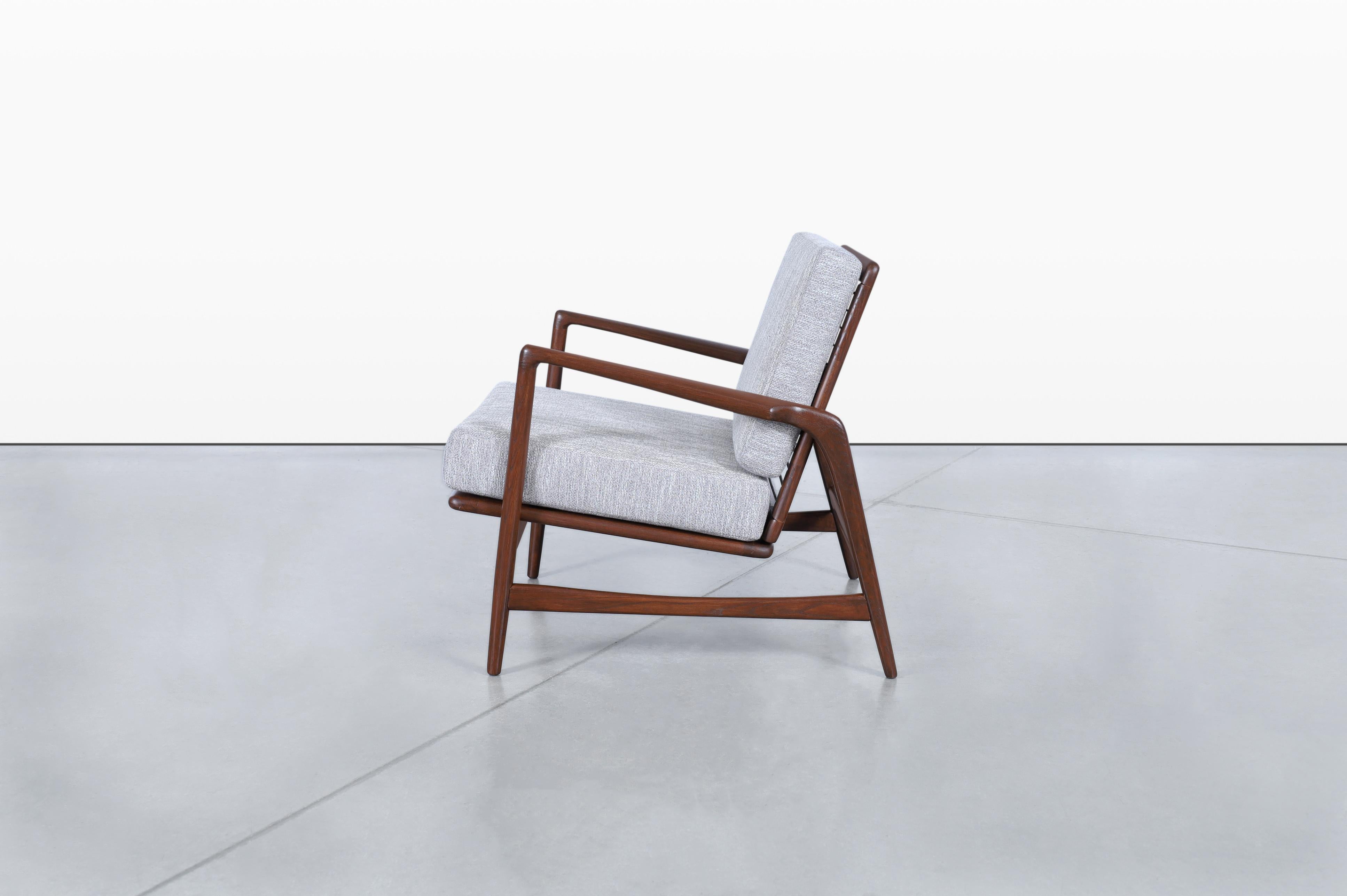 Mid-Century Walnut Reclining Lounge Chairs by Ib Kofod Larsen for Selig in vendita 1