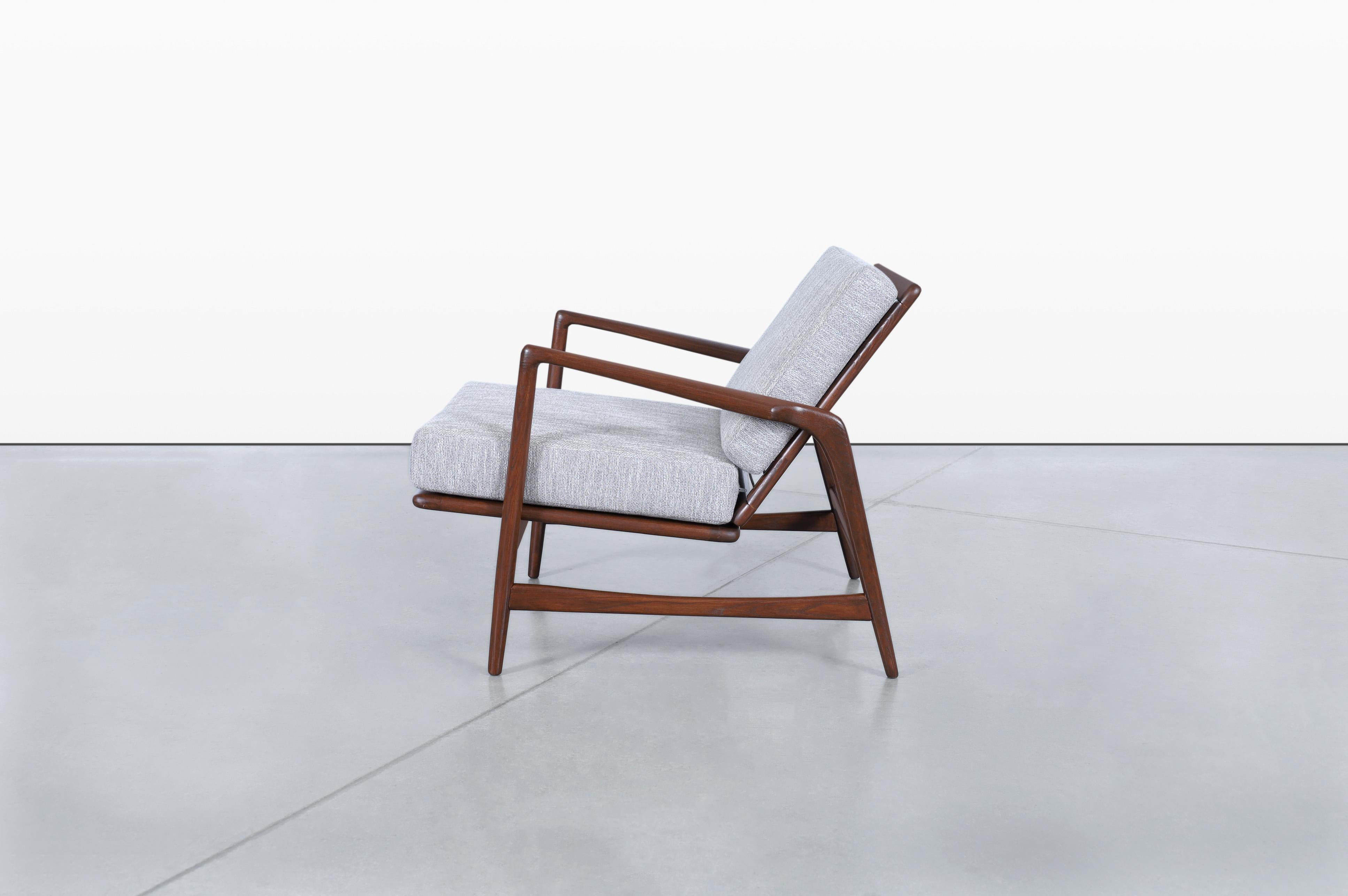 Mid-Century Walnut Reclining Lounge Chairs by Ib Kofod Larsen for Selig in vendita 2