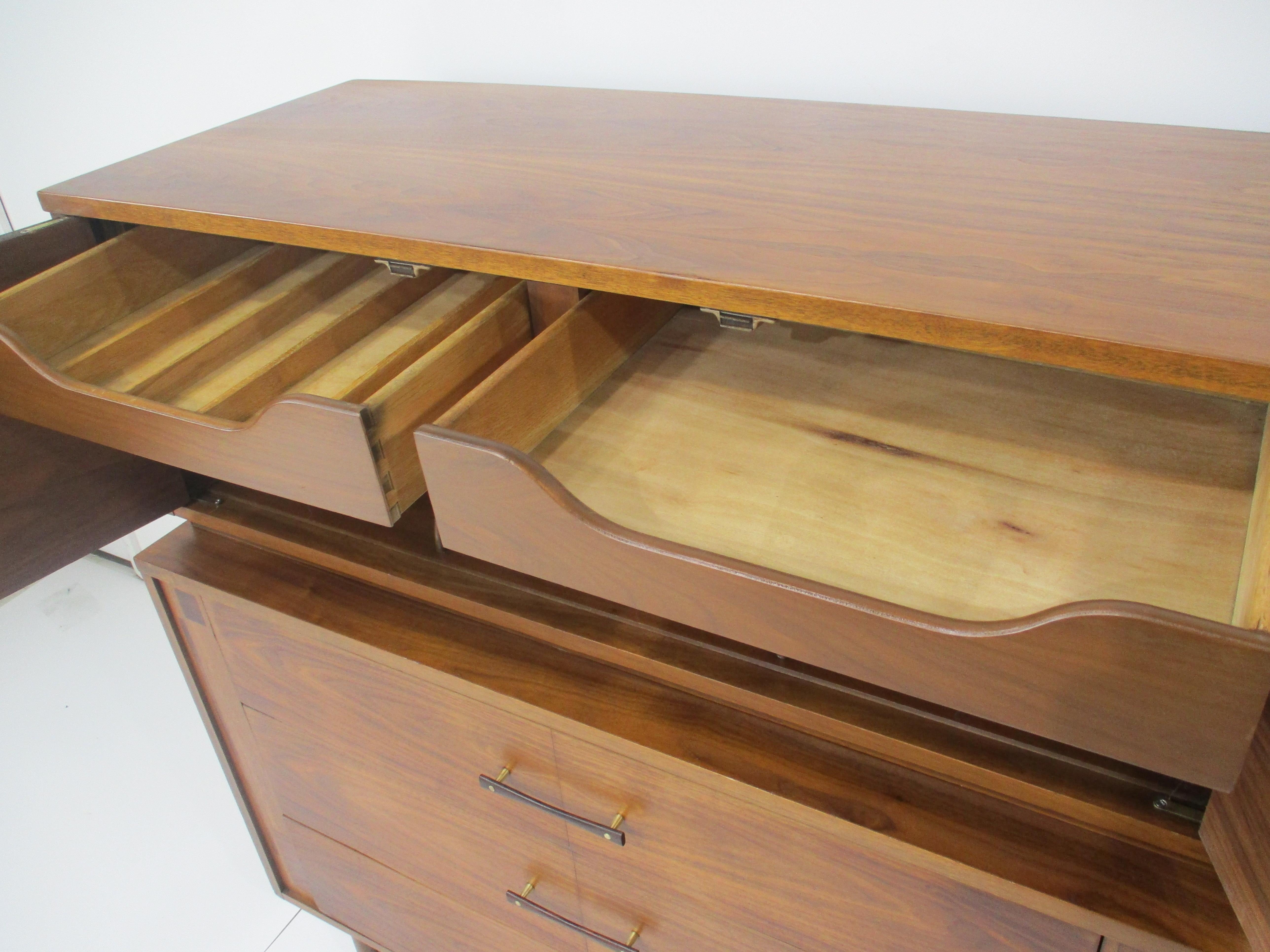 Mid Century Walnut / Rosewood Tall Dresser Chest by Kroehler   In Good Condition For Sale In Cincinnati, OH