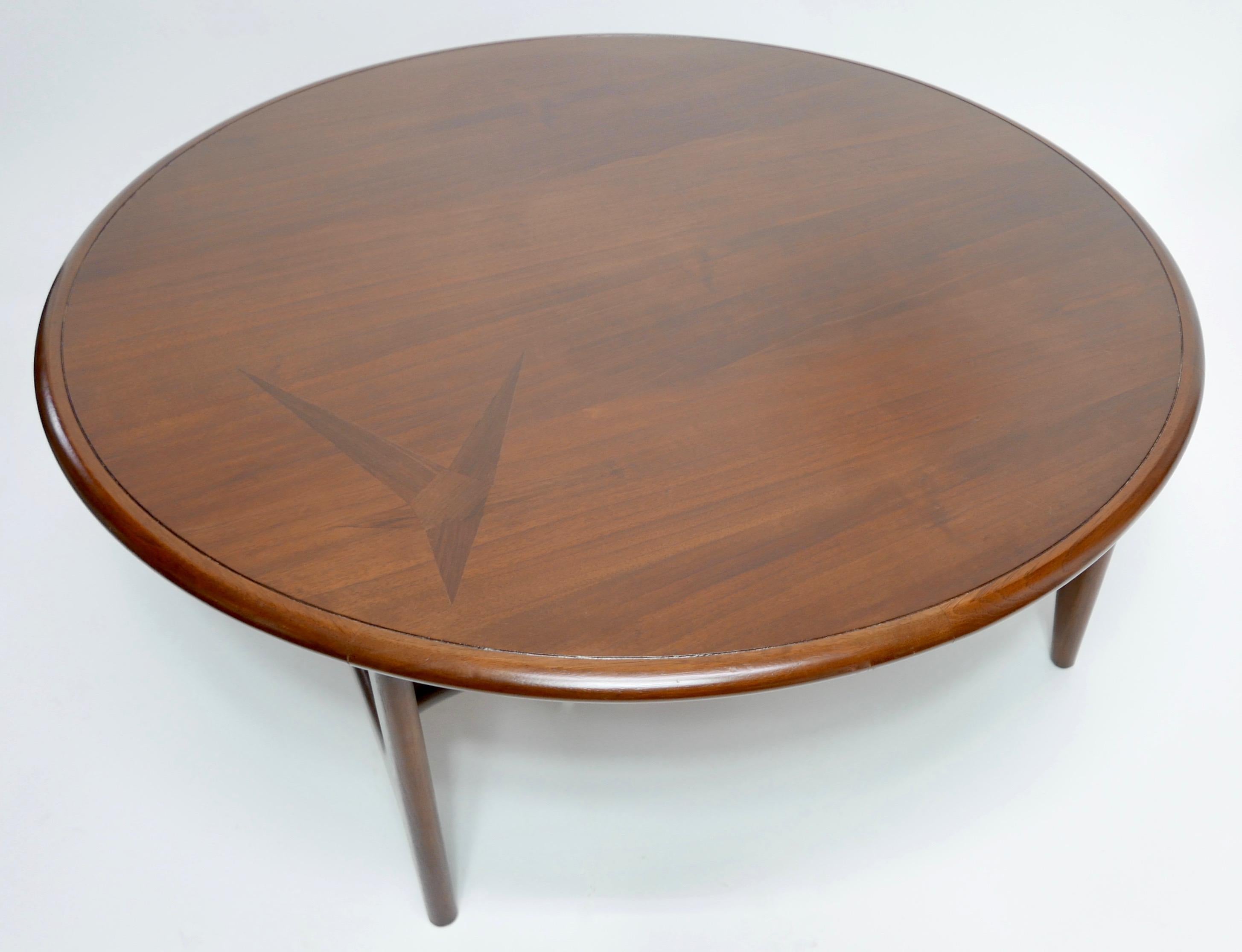 Mid-Century Modern Midcentury Walnut Round Coffee or Cocktail Table by Lane, Altavista