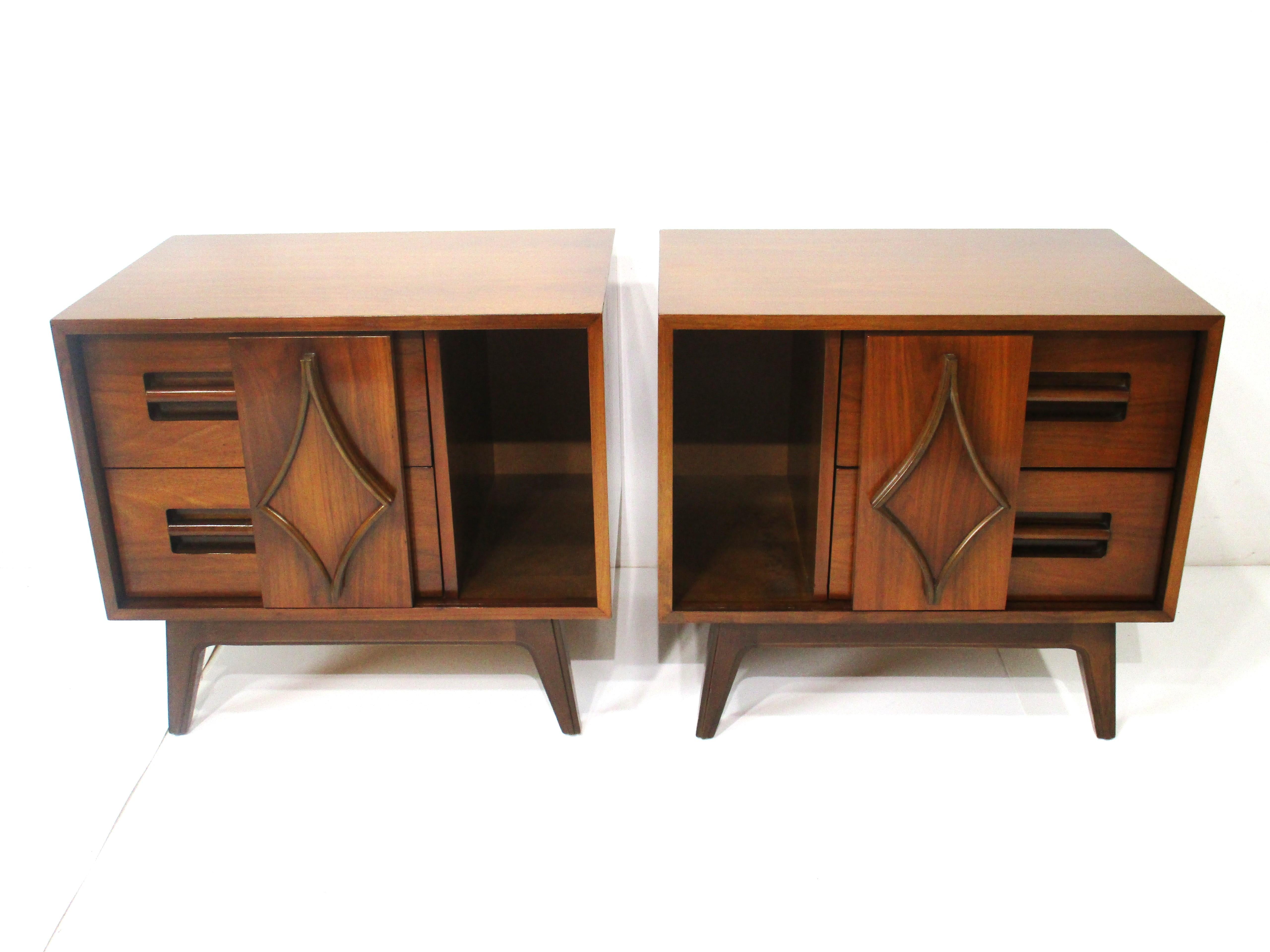 Mid Century Walnut Sculptural Nightstands in the style of G Plan In Good Condition For Sale In Cincinnati, OH