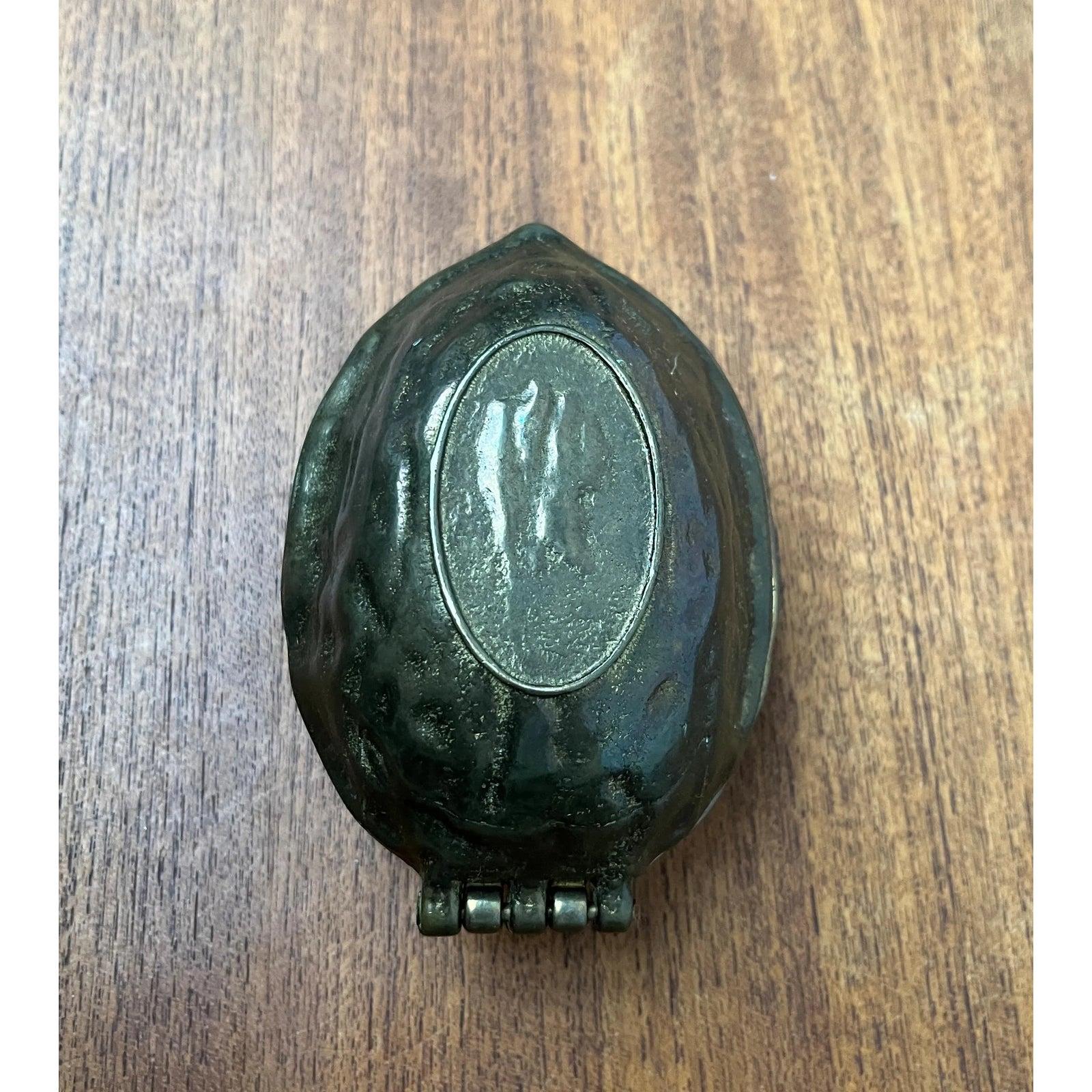 Casse-noix en bronze en forme de noix, milieu du siècle, années 1960 en vente 4