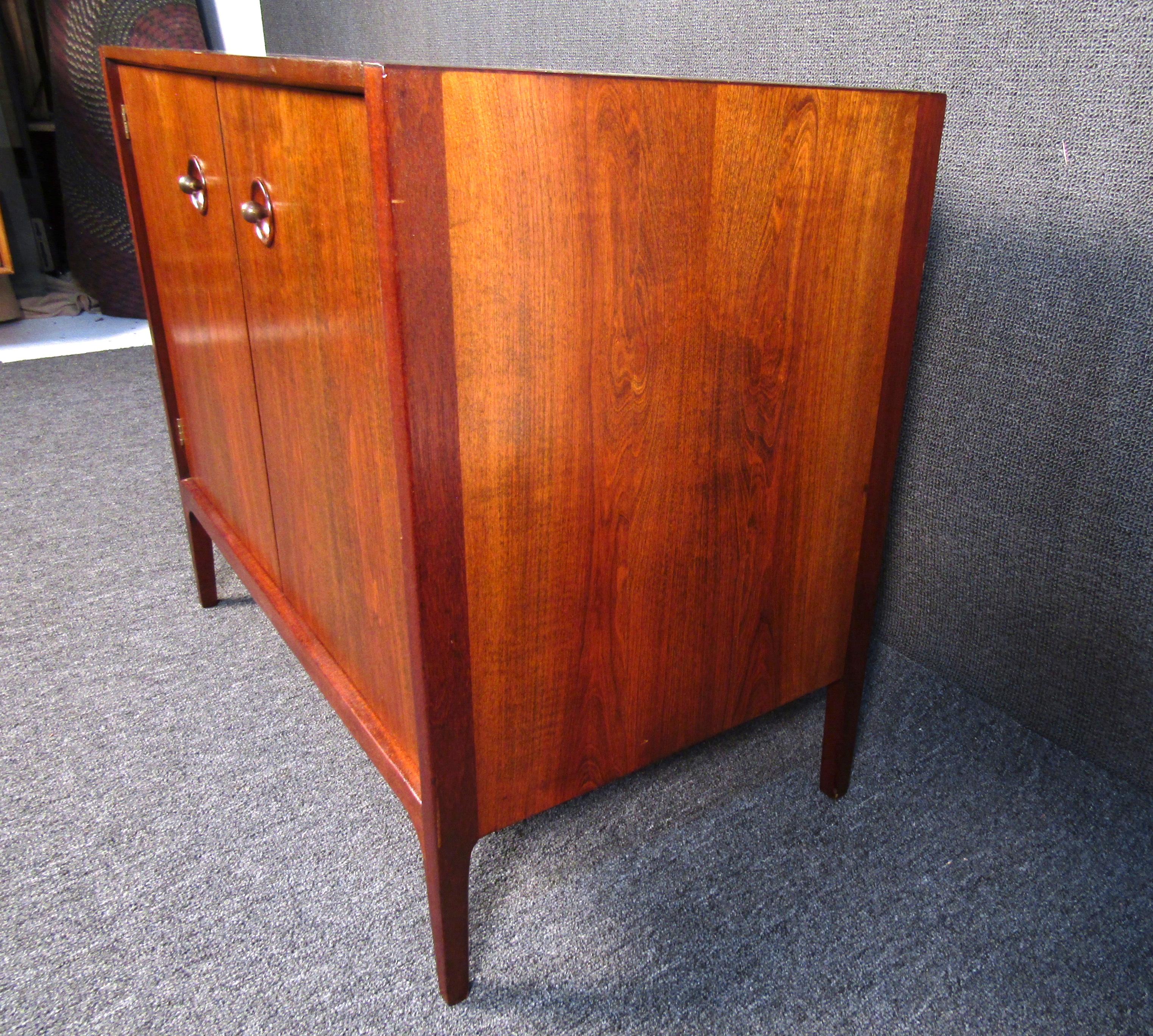 Midcentury Walnut Side Chest by Drexel In Good Condition In Brooklyn, NY