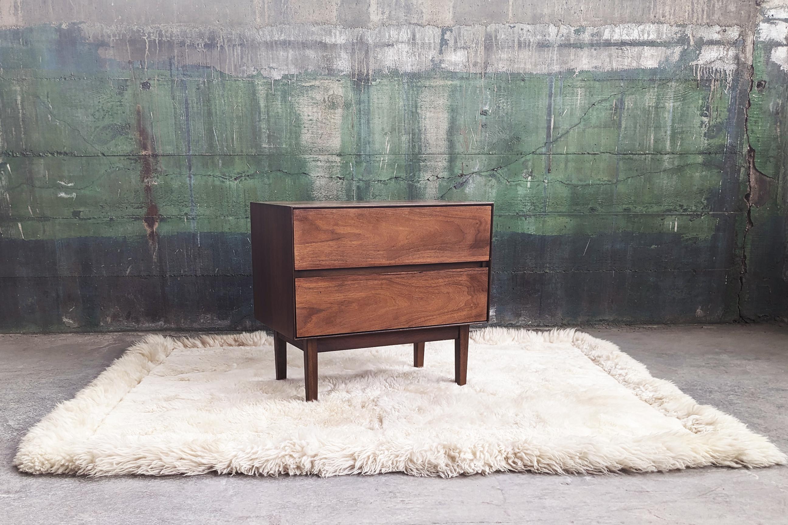 Late 20th Century Mid-Century Walnut Side or End Table w/ Drawers, Nightstand by Stanley Furniture For Sale