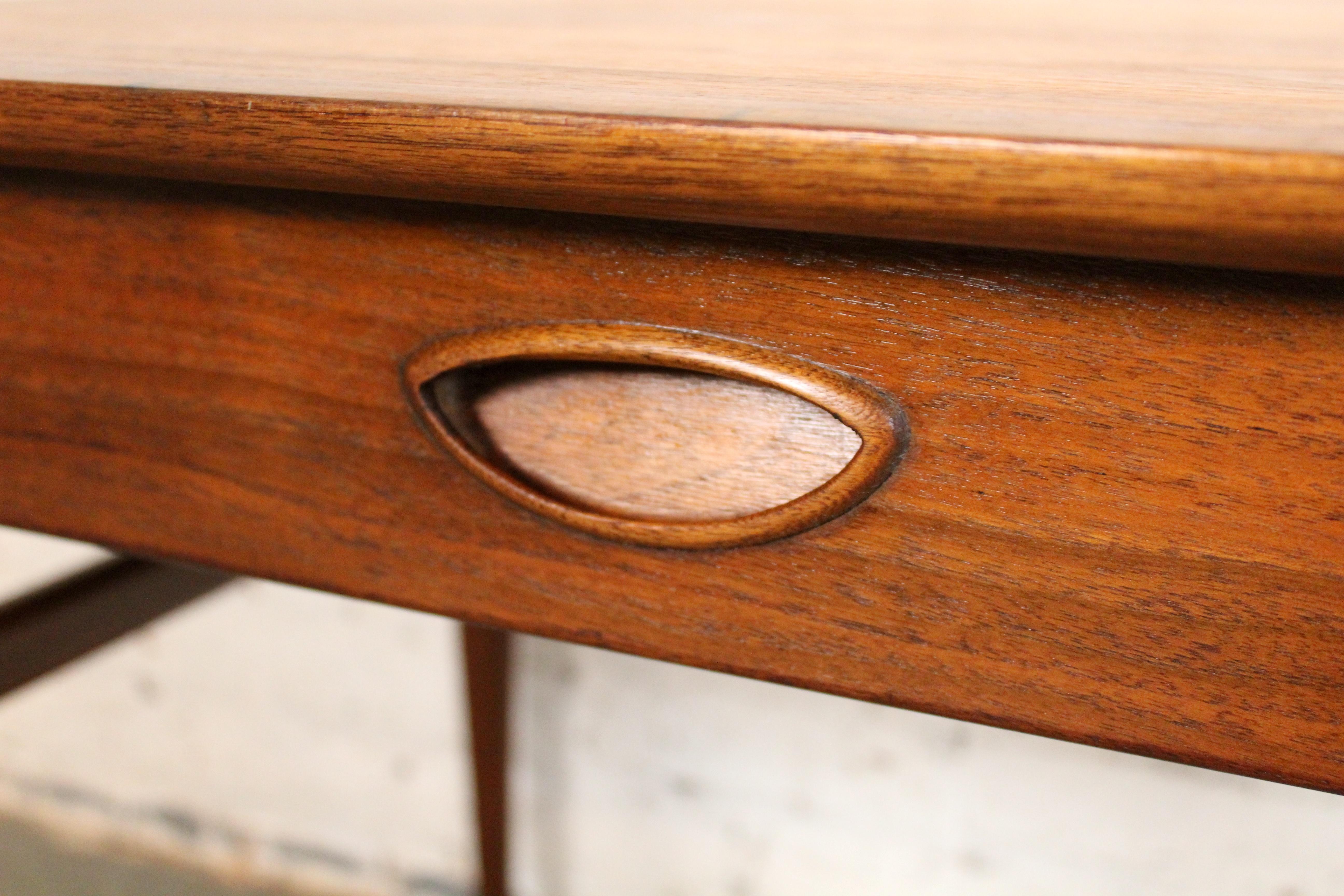 Mid-Century Walnut Side Table by Heritage Furniture For Sale 3