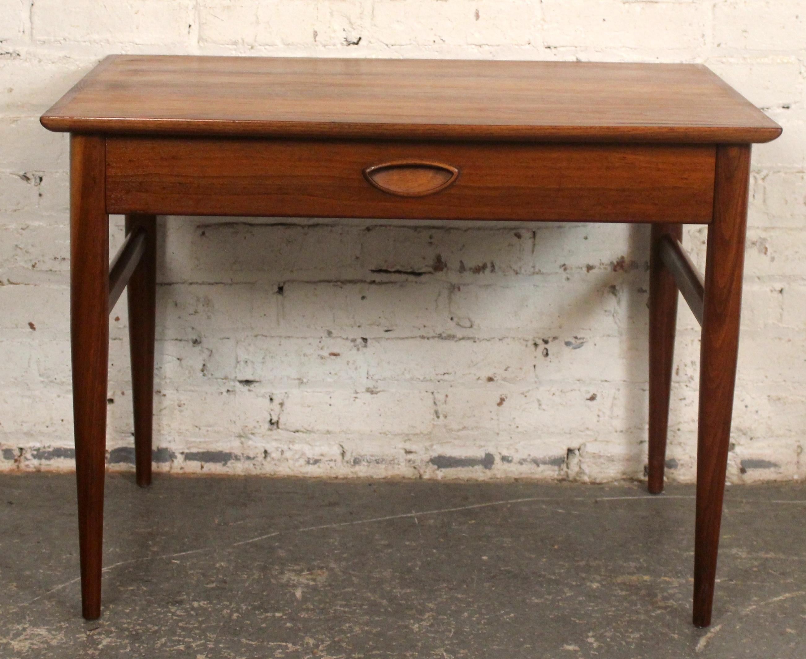 Elegant and timeless, this Heritage Furniture side table showcases expert craftsmanship with rich wood tones and classic detailing. Perfect as an accent or bedside piece, it blends traditional design with enduring quality.

Please confirm pickup