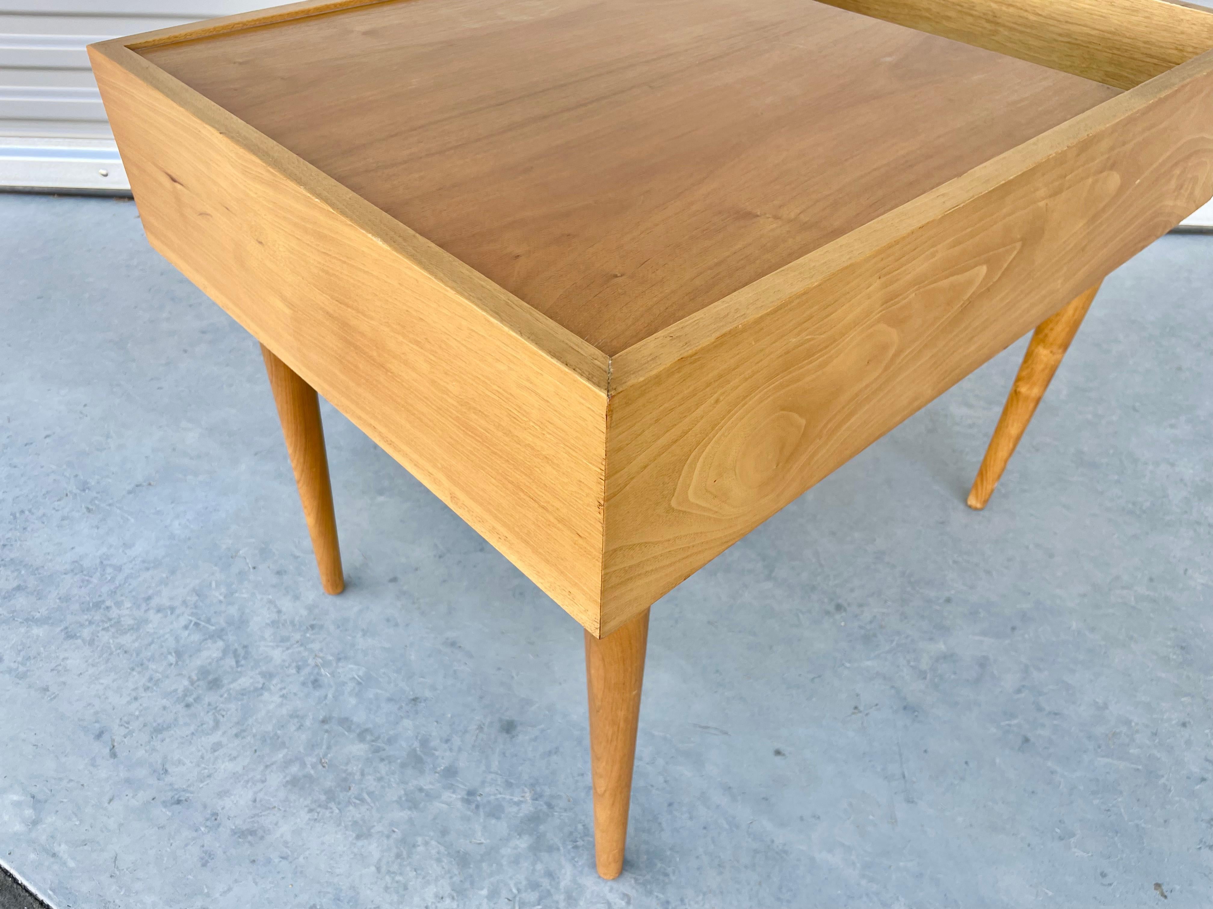 Midcentury Walnut Side Table by Milo Baughman for Glenn of California For Sale 6