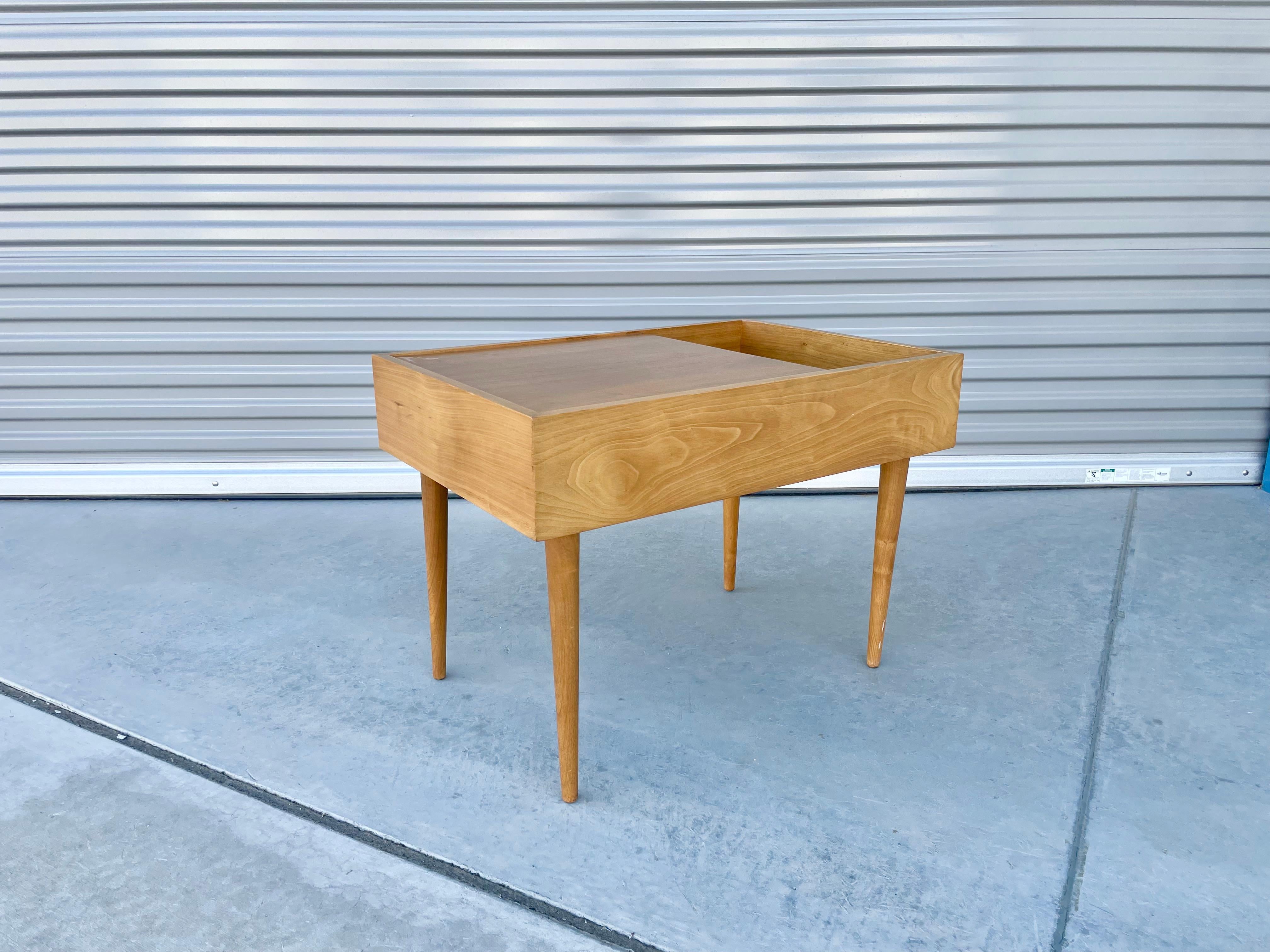 Midcentury walnut side table by Milo Baughman for Glenn of California manufactured in the United States circa 1970s. This vintage side table was beautifully constructed from walnut, giving it a fantastic look. The table features a space letting you