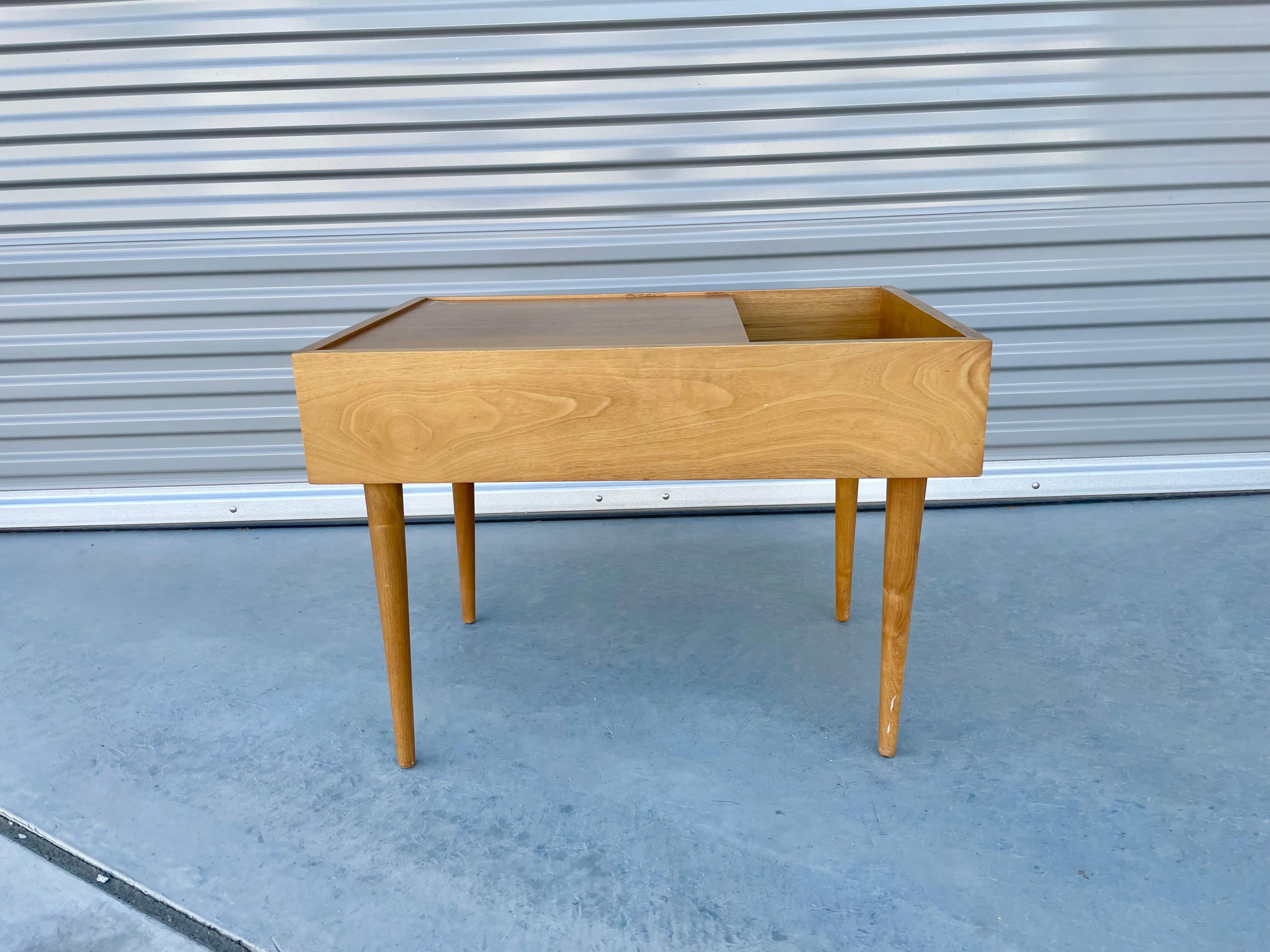 Mid-20th Century Midcentury Walnut Side Table by Milo Baughman for Glenn of California For Sale
