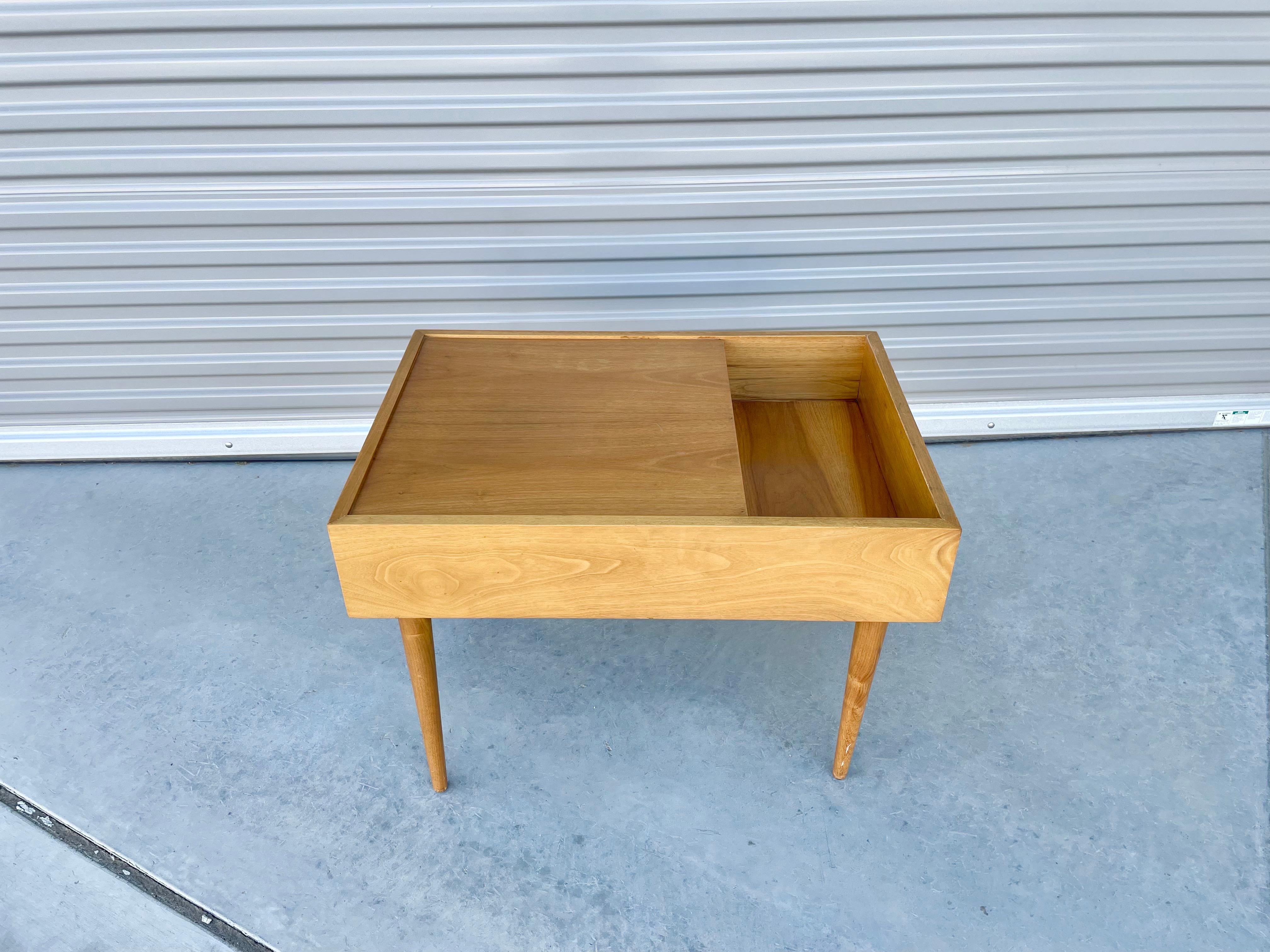 Midcentury Walnut Side Table by Milo Baughman for Glenn of California For Sale 2