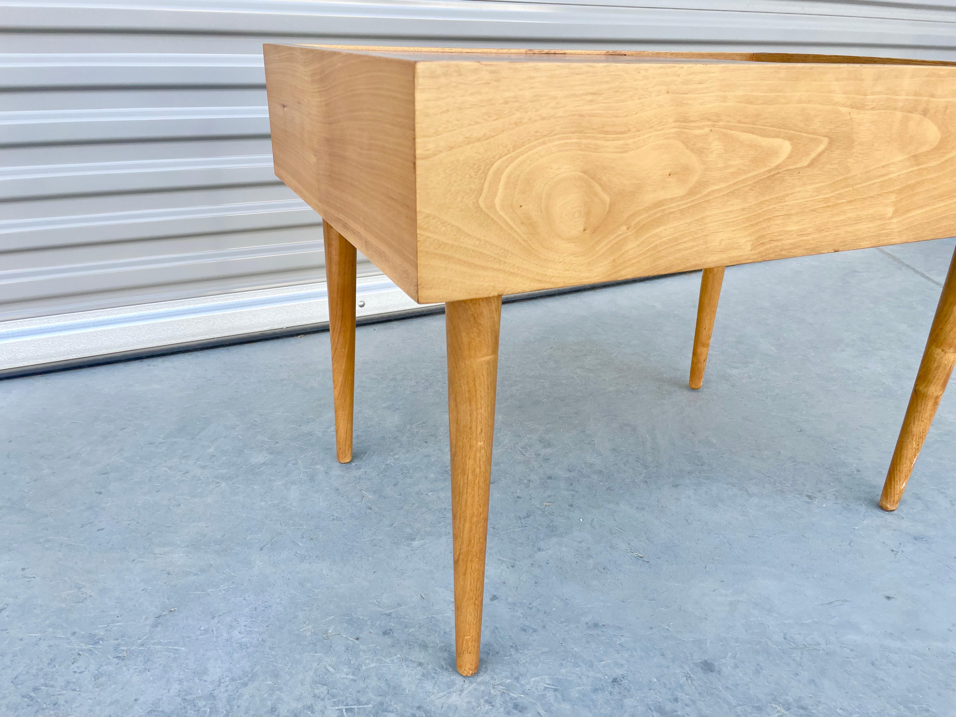 Midcentury Walnut Side Table by Milo Baughman for Glenn of California For Sale 3