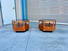 Beistelltische aus Nussbaumholz aus der Mitte des Jahrhunderts von John Keal für Brown Saltman, 1960er Jahre, Paar