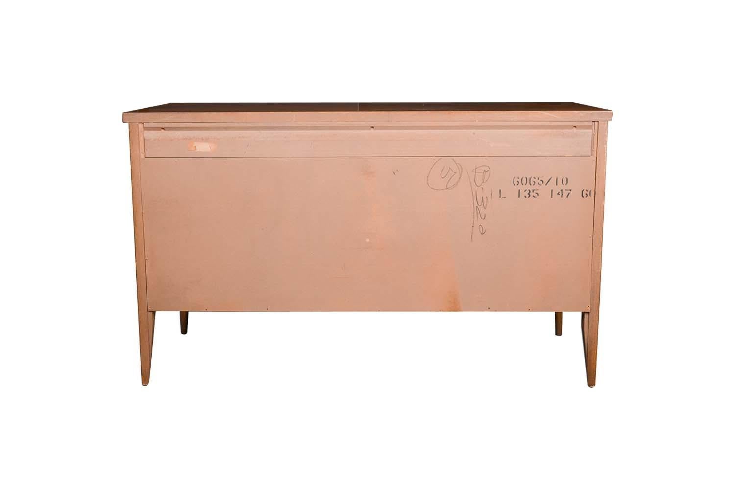 Saga broyhill outlet premier dresser