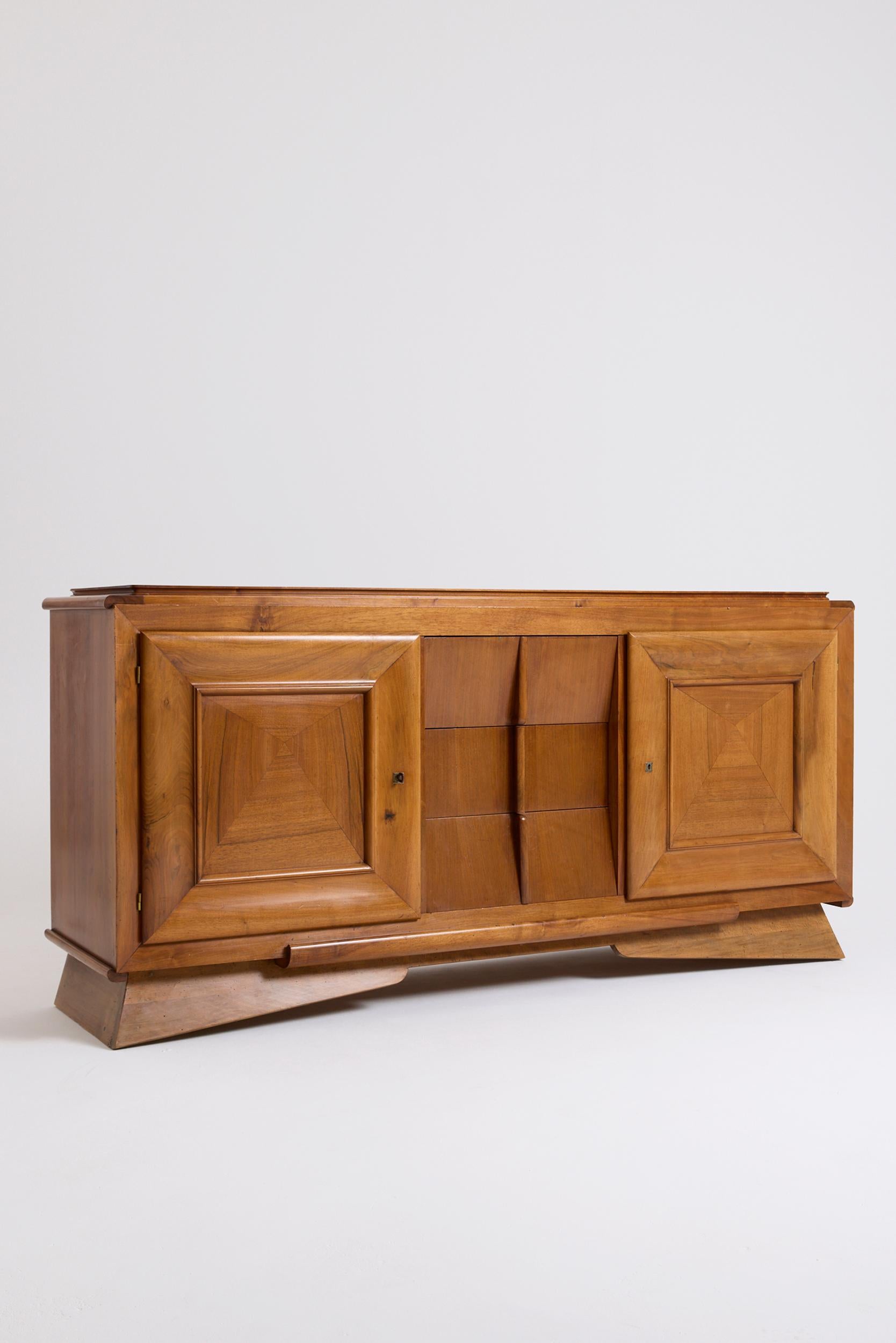 Sideboard aus Nussbaumholz aus der Jahrhundertmitte (Moderne der Mitte des Jahrhunderts) im Angebot