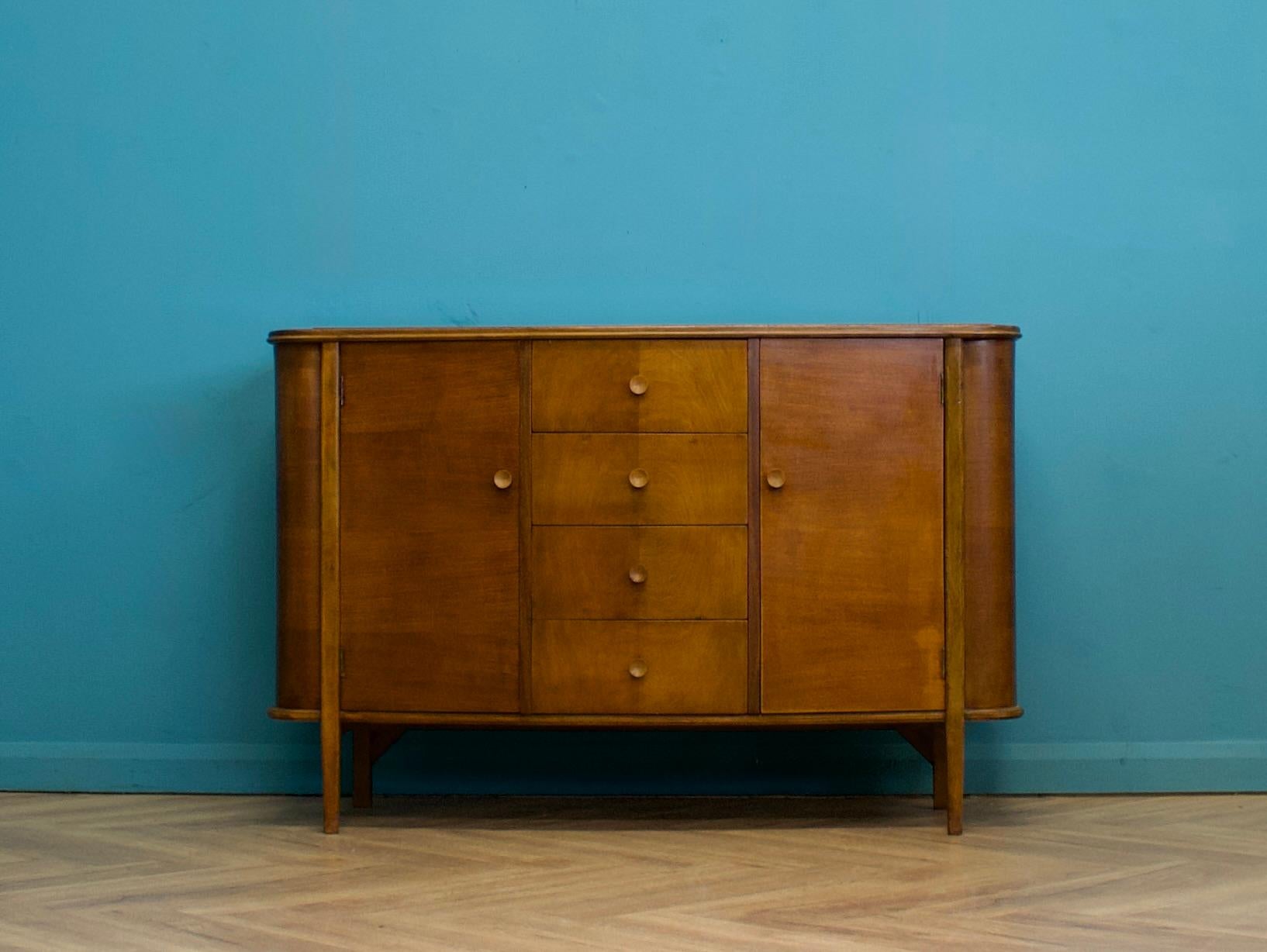 Britannico Credenza in legno di noce del Century Furniture (Strongbow), anni '50 in vendita