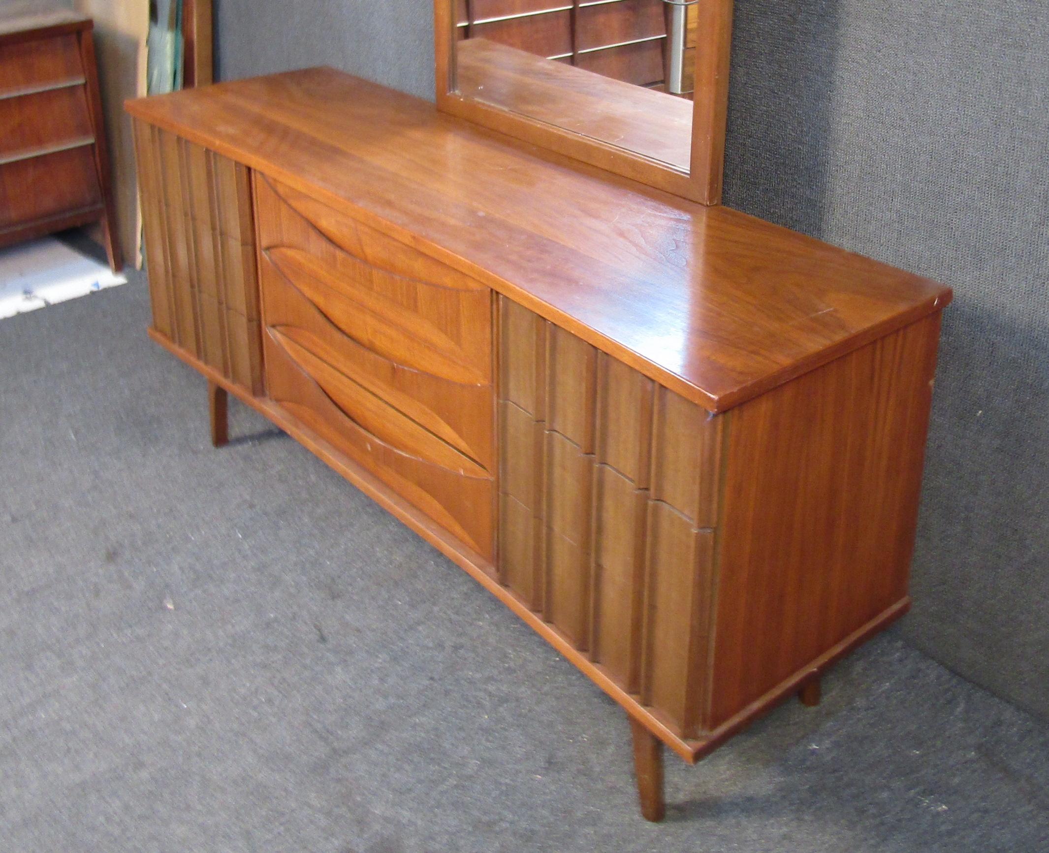 Mid-Century Walnut Sideboard In Good Condition For Sale In Brooklyn, NY