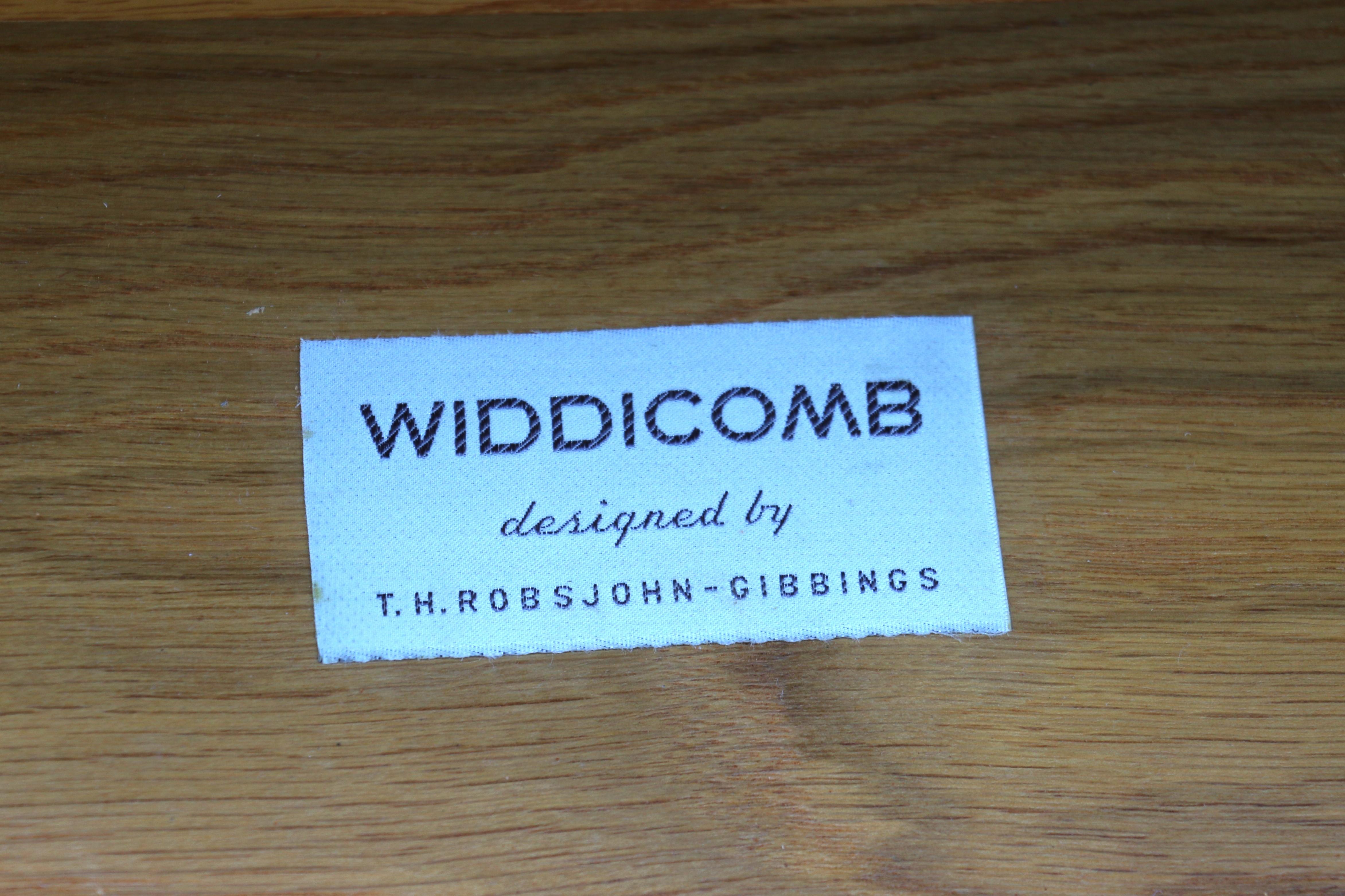 Comò a sei cassetti in noce di metà secolo di H. H. Robsjohn-Gibbings per Widdicomb in vendita 9