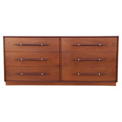 Mid-Century Nussbaum Kommode mit sechs Schubladen von t.h. Robsjohn-Gibbings für Widdicomb
