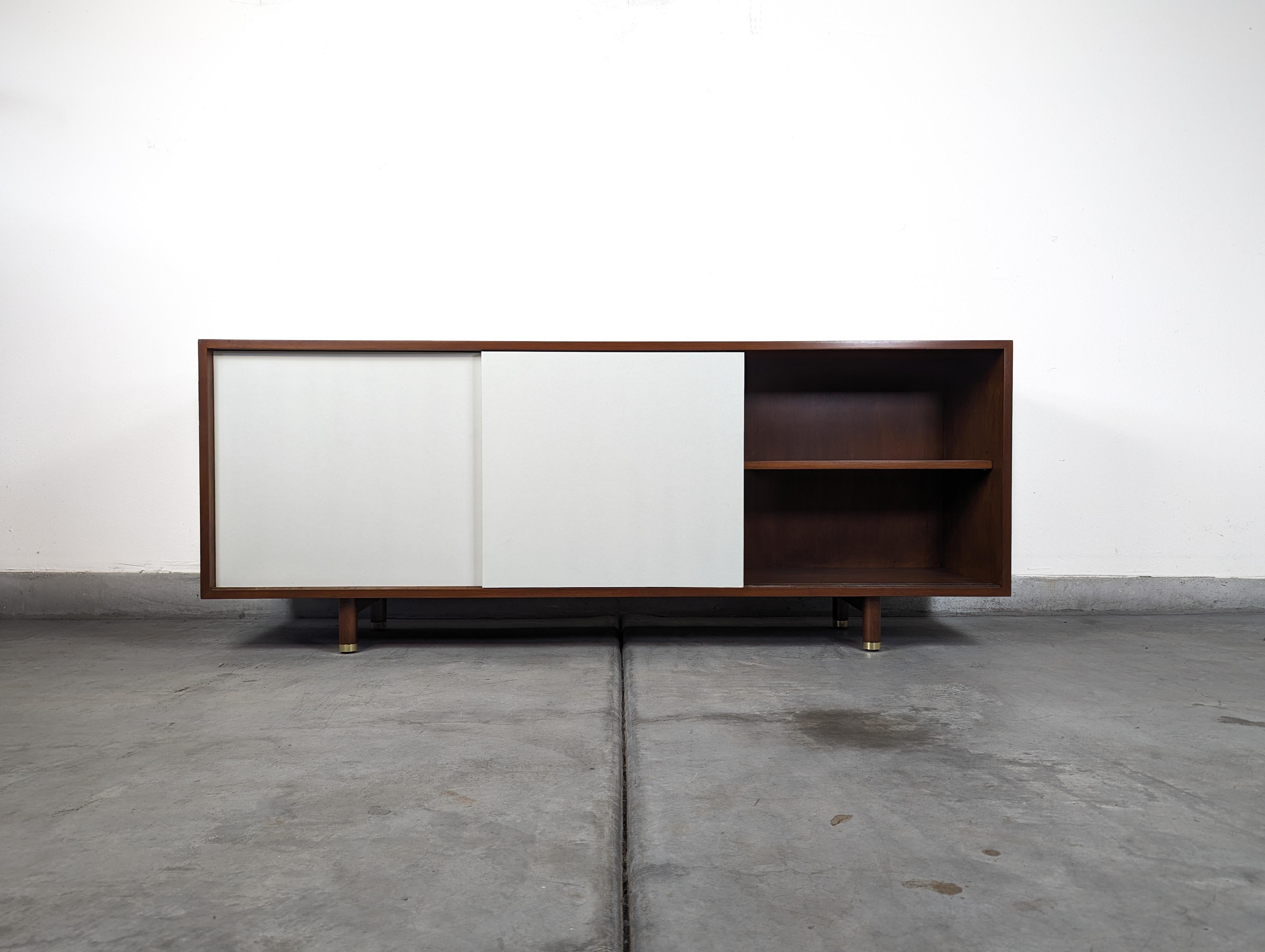 Mid Century Walnut Sliding Door Credenza by Edward Wormley for Dunbar, c1960s For Sale 6