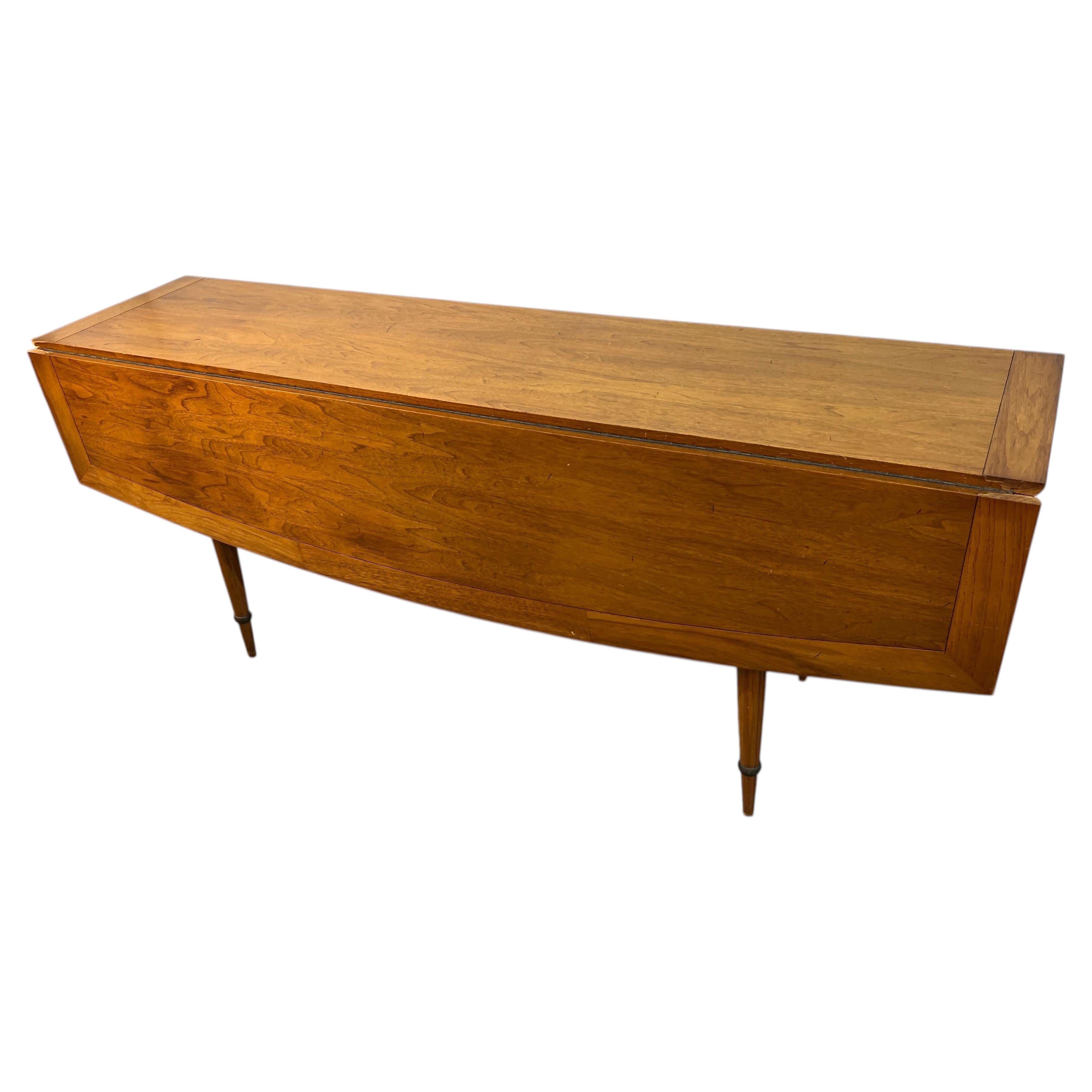Tavolo da pranzo “Sophisticate” in noce in stile Mid-Century con piano ribaltabile, di Tomlinson in vendita