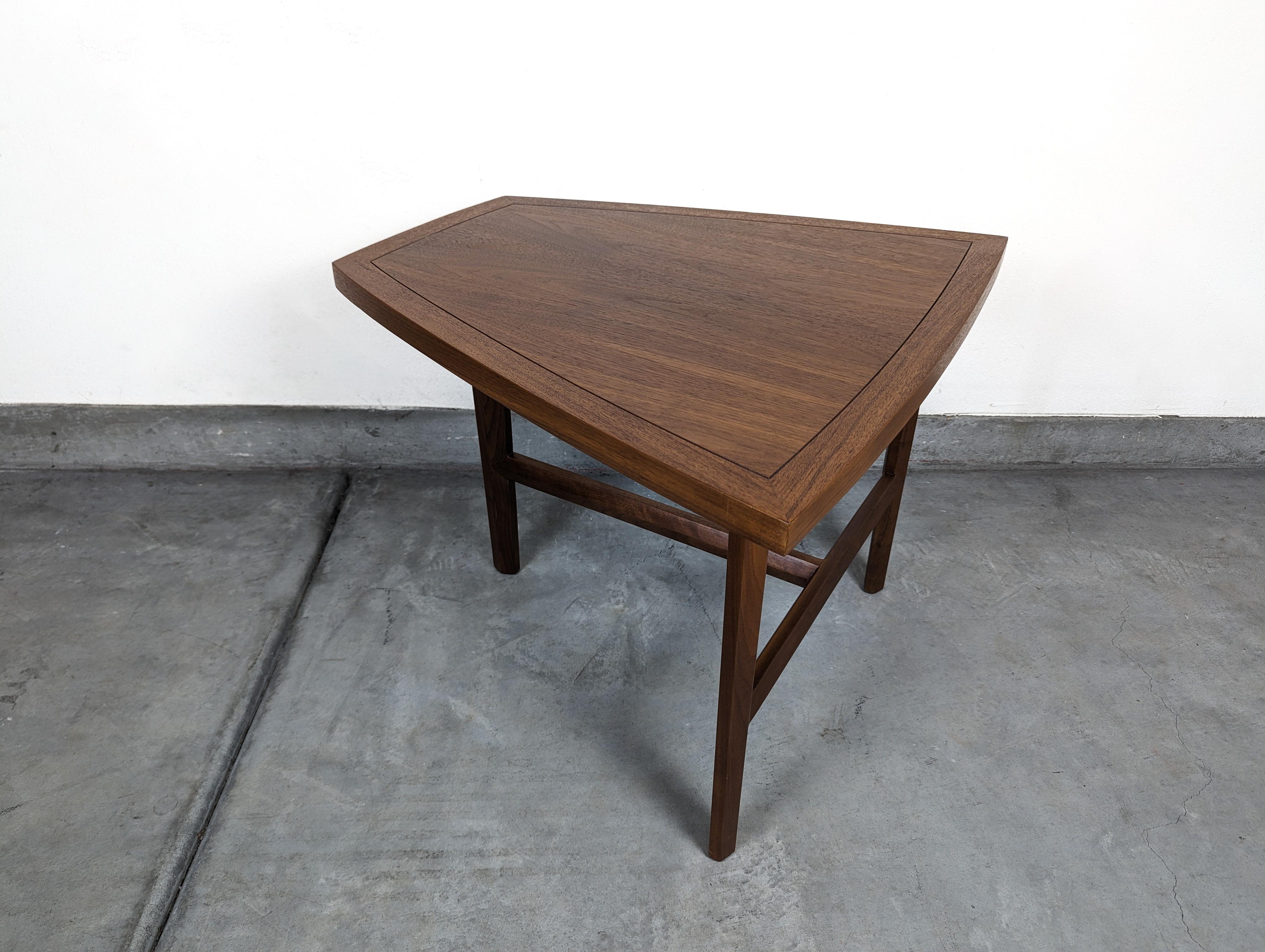 Mid Century Walnut Sundra Side Table by George Nakashima for Widdicomb, c1960s In Excellent Condition In Chino Hills, CA